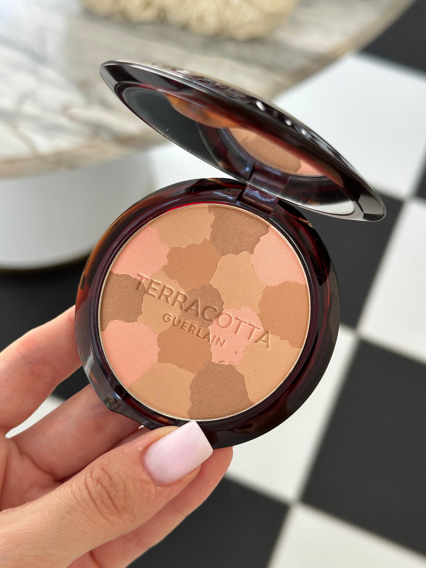 GUERLAIN Terracotta Light
The Sun-Kissed Natural Healthy Glow Powder - Light Cool