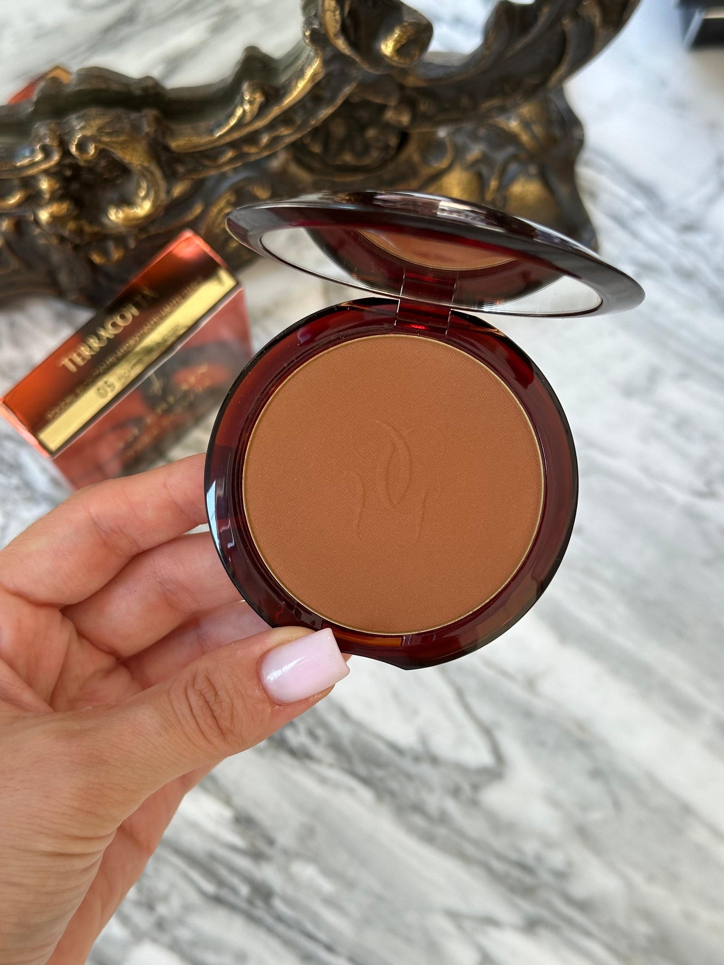 GUERLAIN Terracotta Golden Glow
The Bronzing Powder