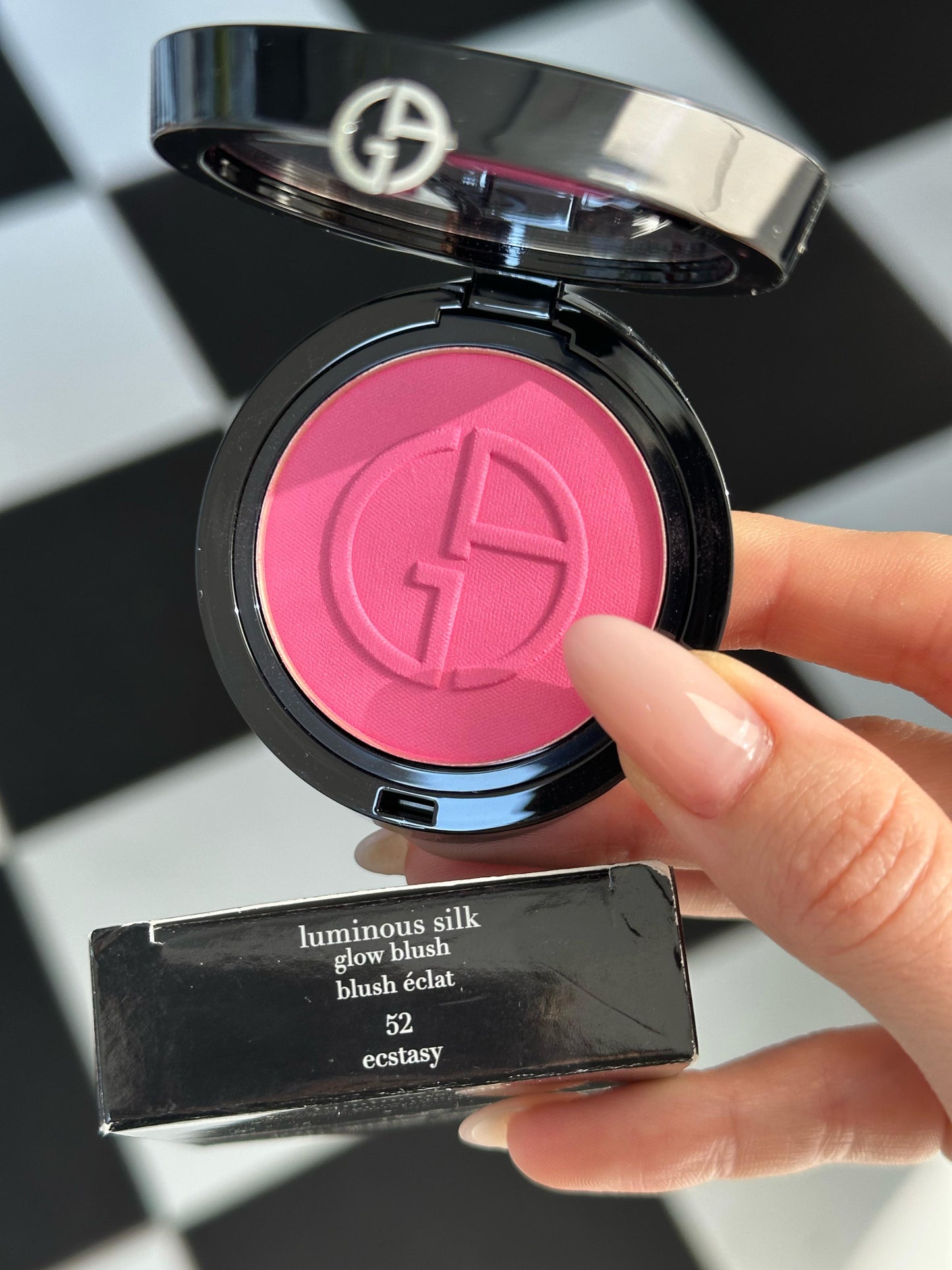 ARMANI Luminous Silk Glow Blush
Powder Blush For Natural Color & Glow (52)