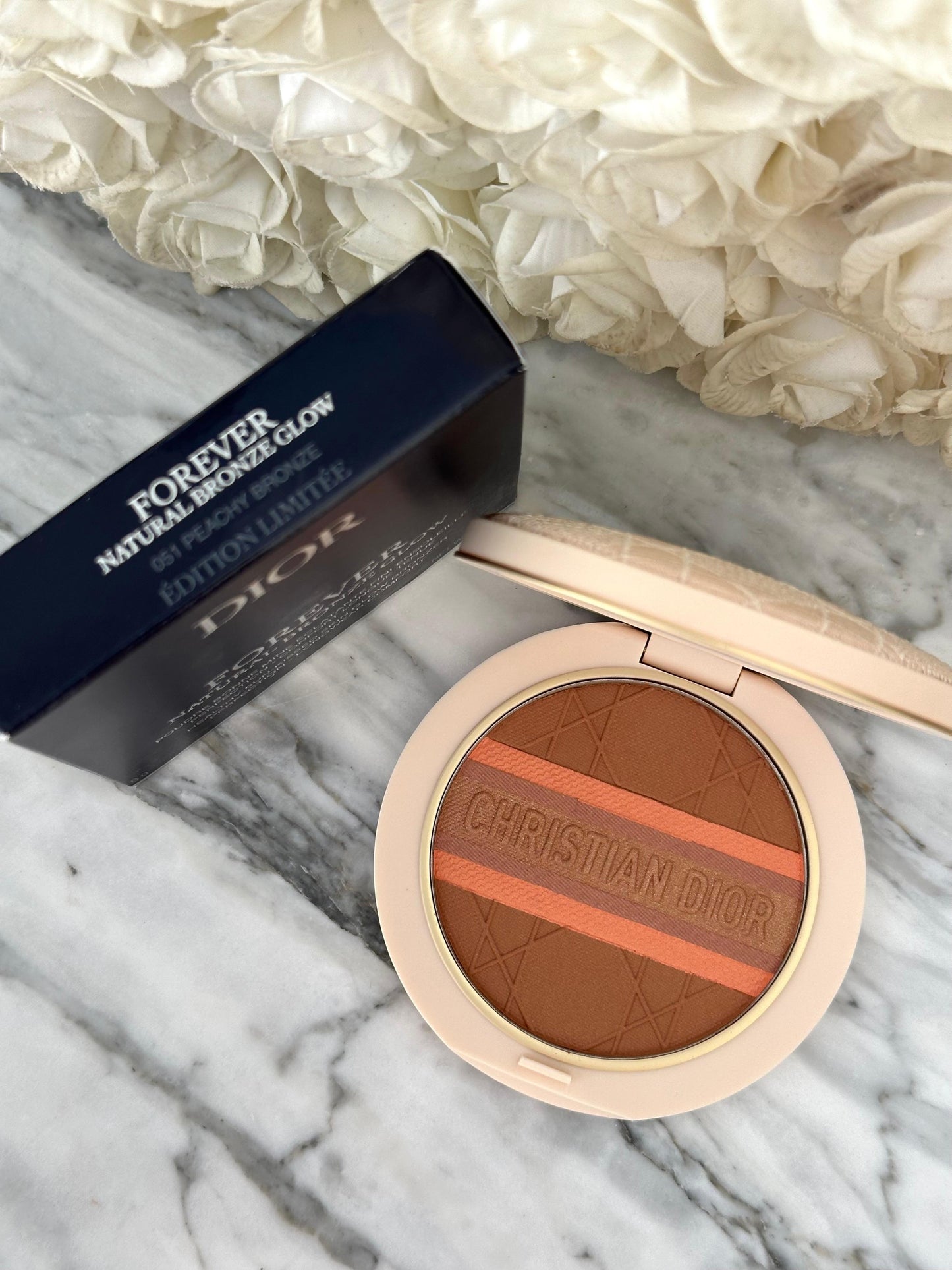 DIOR Forever Natural Bronze Glow - Limited Edition - Peachy Bronze
Radiant Healthy Powder Sun-Kissed Finish