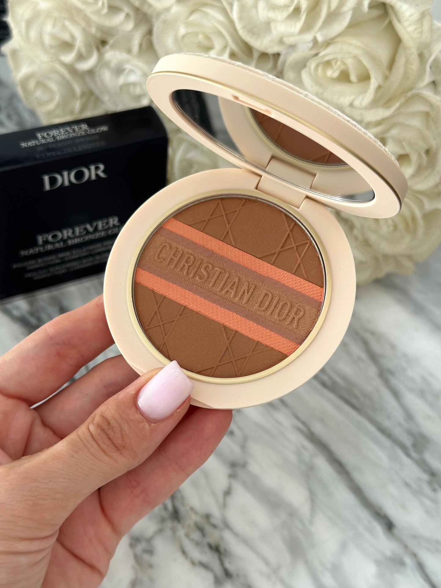 DIOR Forever Natural Bronze Glow - Limited Edition - Peachy Bronze
Radiant Healthy Powder Sun-Kissed Finish