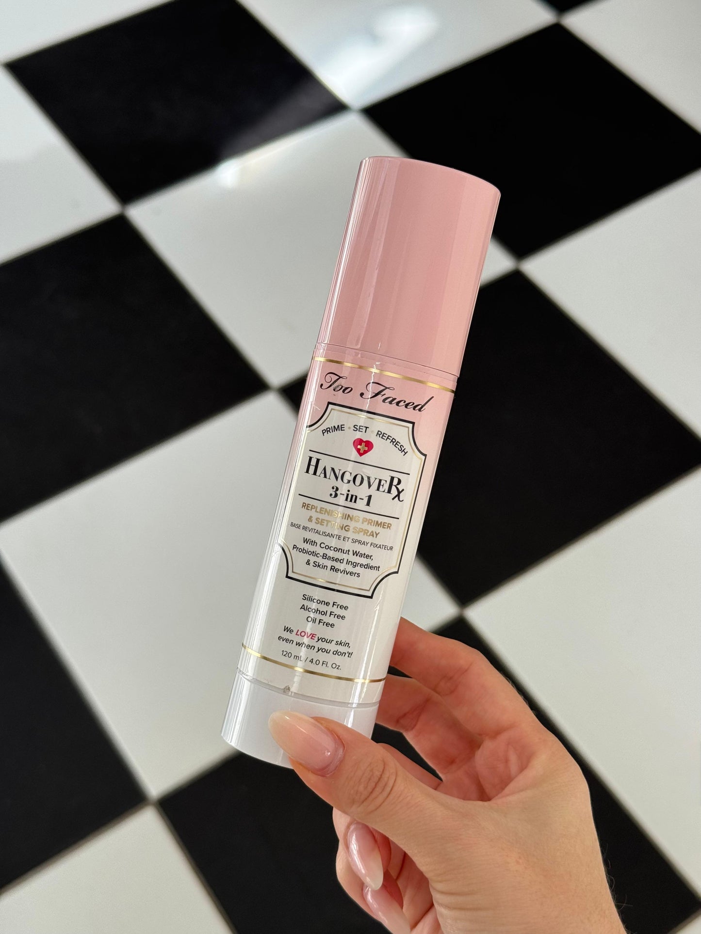 TOO FACED Hangover 3-in-1 Replenishing Primer & Setting Spray
Hydrates & Refreshes Skin