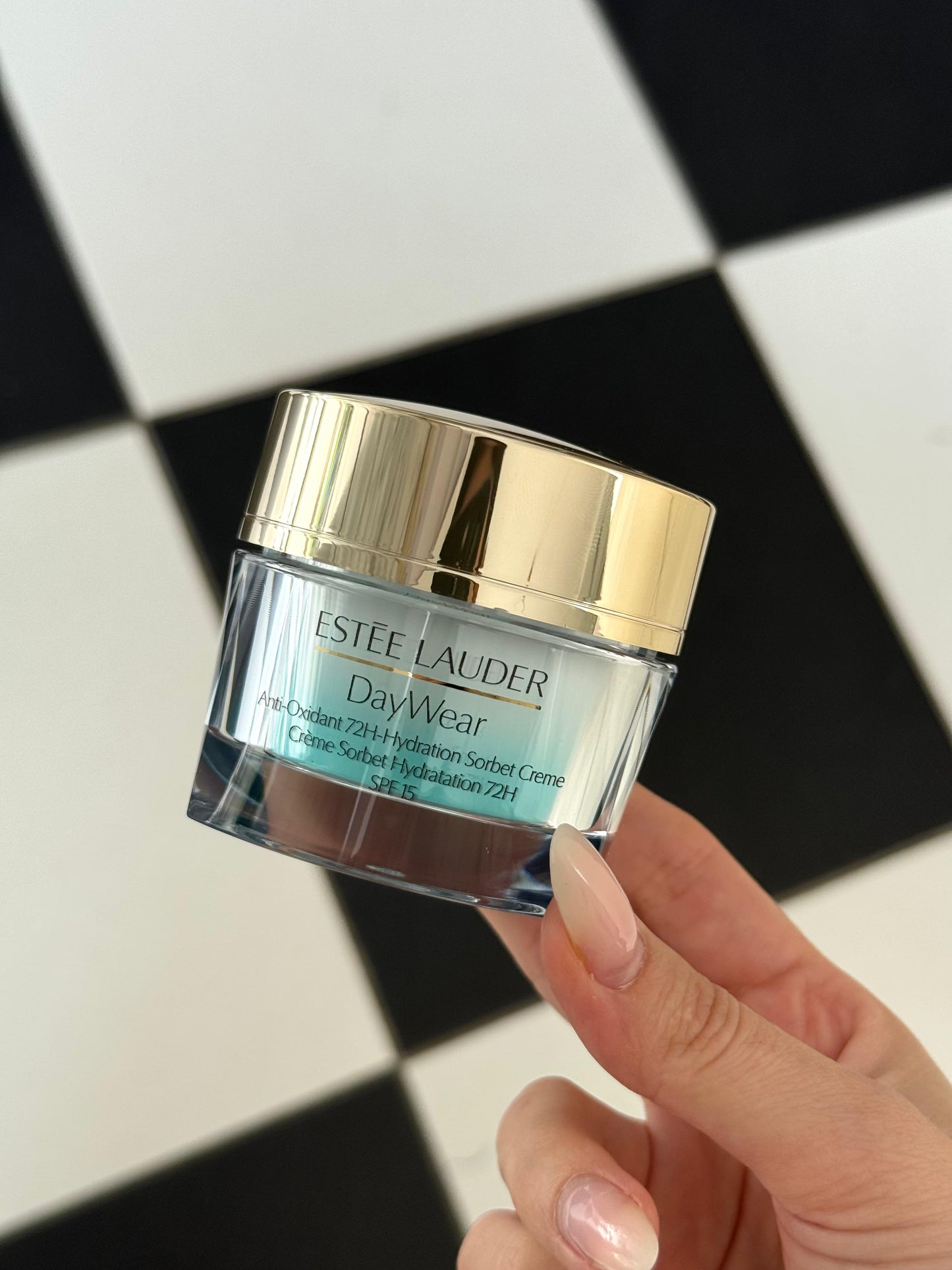 ESTÉE LAUDER DayWear Moisturizer
Anti-Oxidant 72H-Hydration Sorbet Creme SPF15