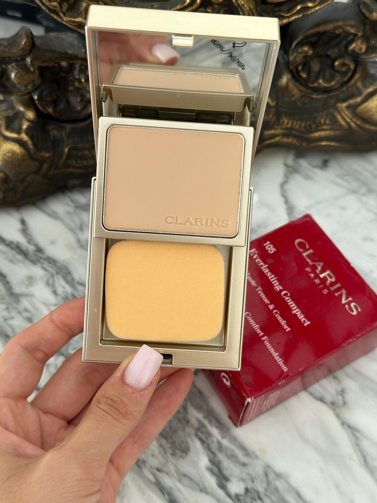 CLARINS Everlasting Compact Foundation Long-Wearing & Comfort - SPF 9