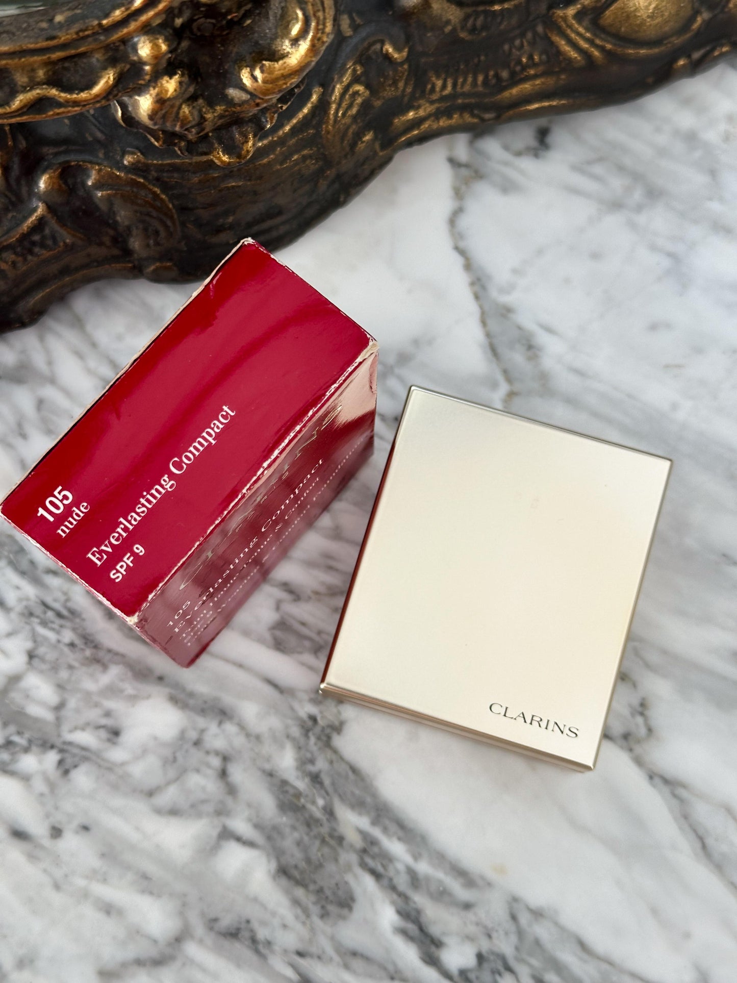CLARINS Everlasting Compact Foundation Long-Wearing & Comfort - SPF9