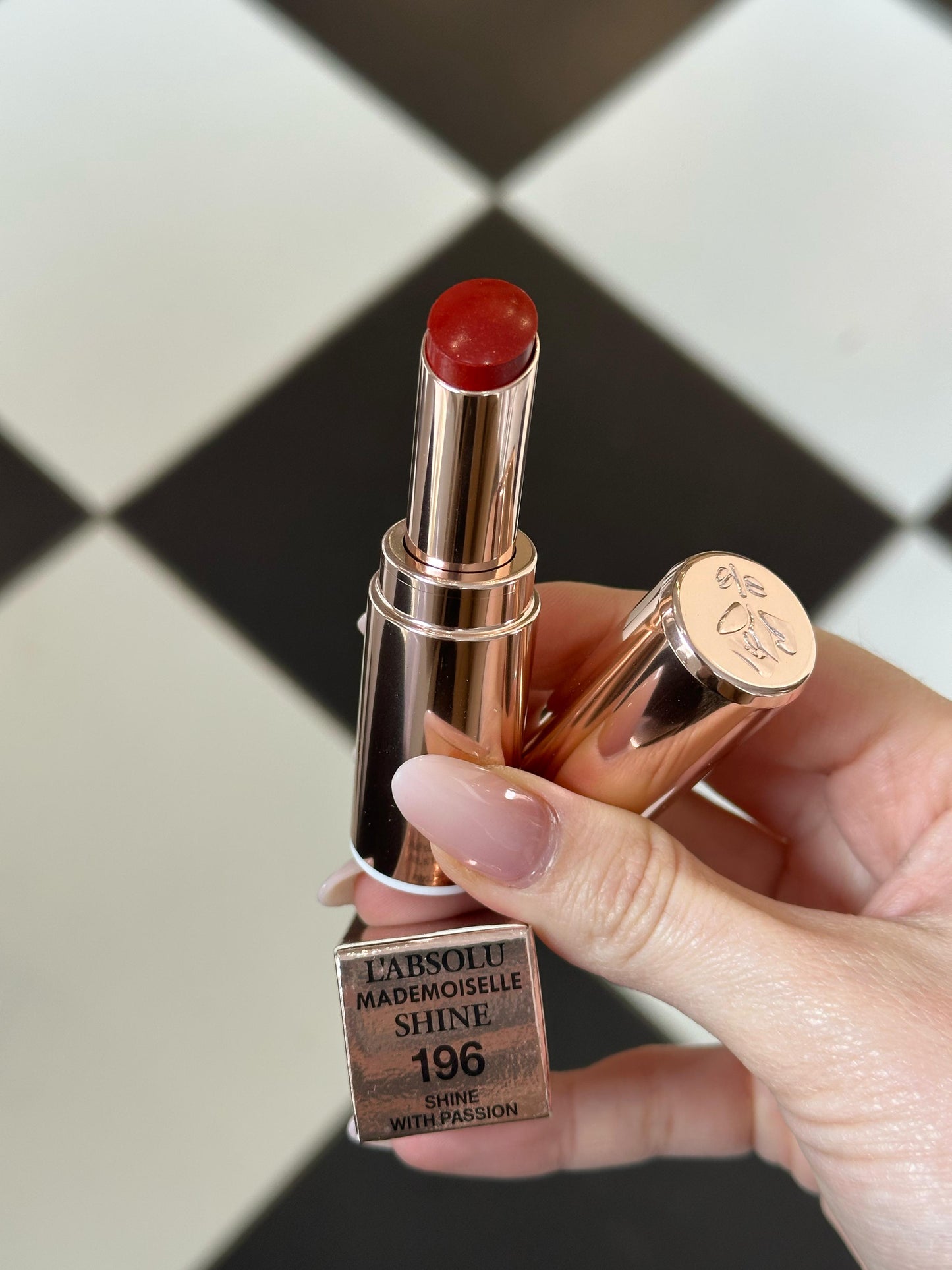 LANCÔME
L'Absolu Mademoiselle Shine (196)
Balmy Healthy Glow Lipstick