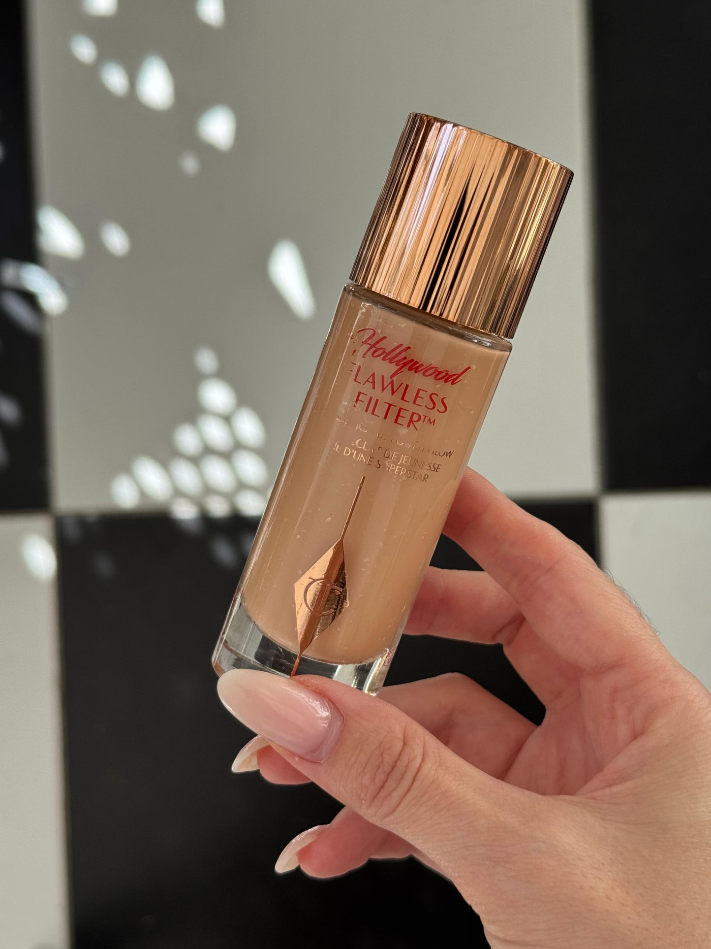 CHARLOTTE TILBURY Hollywood Flawless Filter For A Superstar Youth Glow Foundation Primer