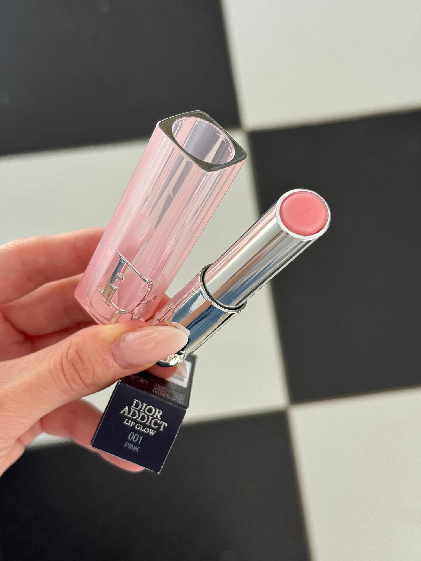 DIOR Addict Lip Glow - 001 Pink
48-Hour Hydrating Lip Balm - pH-Activated Color