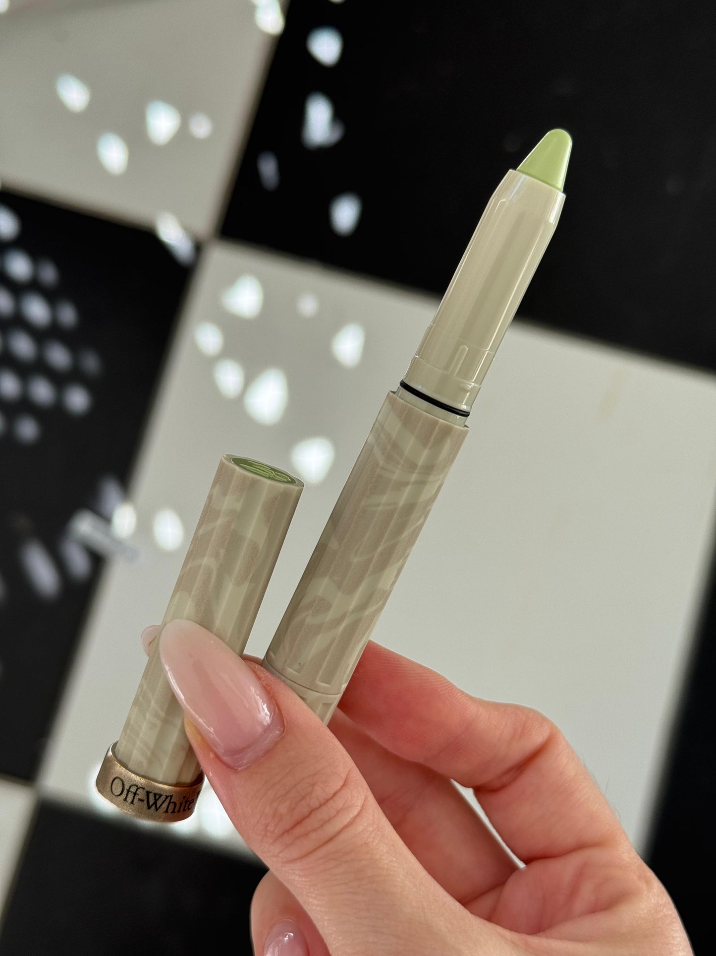 OFF WHITE Paperwork Imprint Face & Body Solid Pigment - Lucid