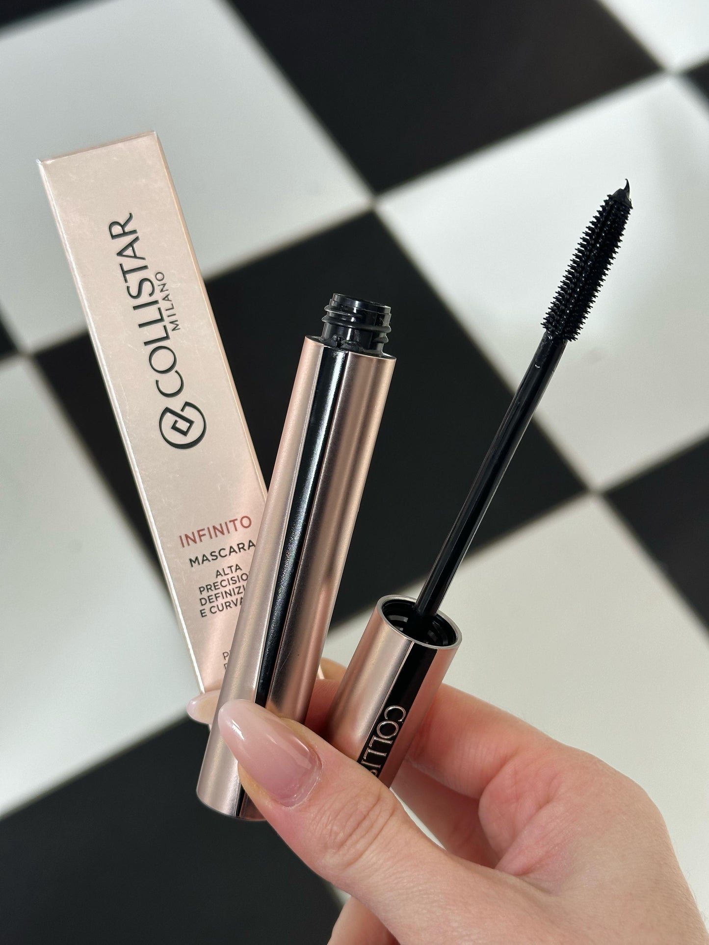 COLLISTAR Infinito Mascara Waterproof
Extreme Length, Definition Lifting Effect