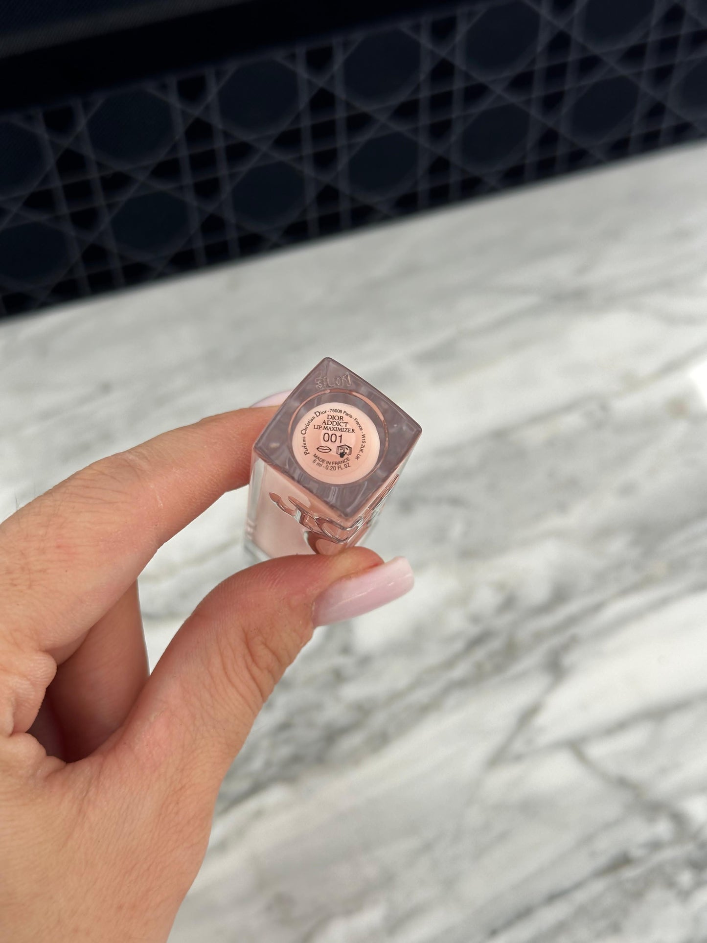 DIOR Addict Lip Maximizer (001)
Plumping Gloss - Instant and Long-Term Volume Effect - 24h Hydration