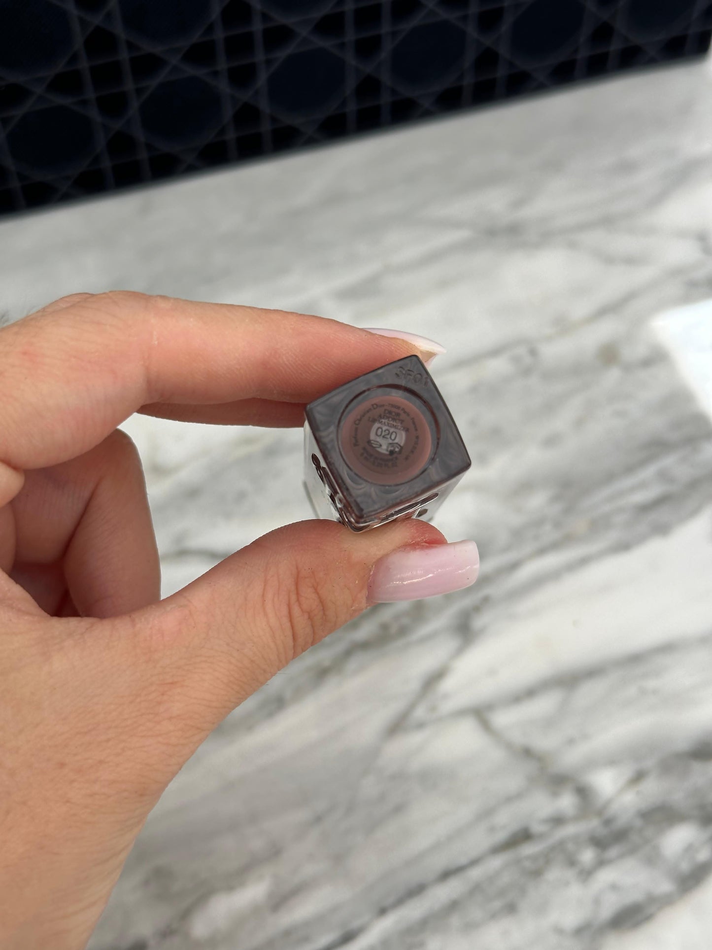 DIOR Addict Lip Maximizer (020)
Plumping Gloss - Instant and Long-Term Volume Effect - 24h Hydration