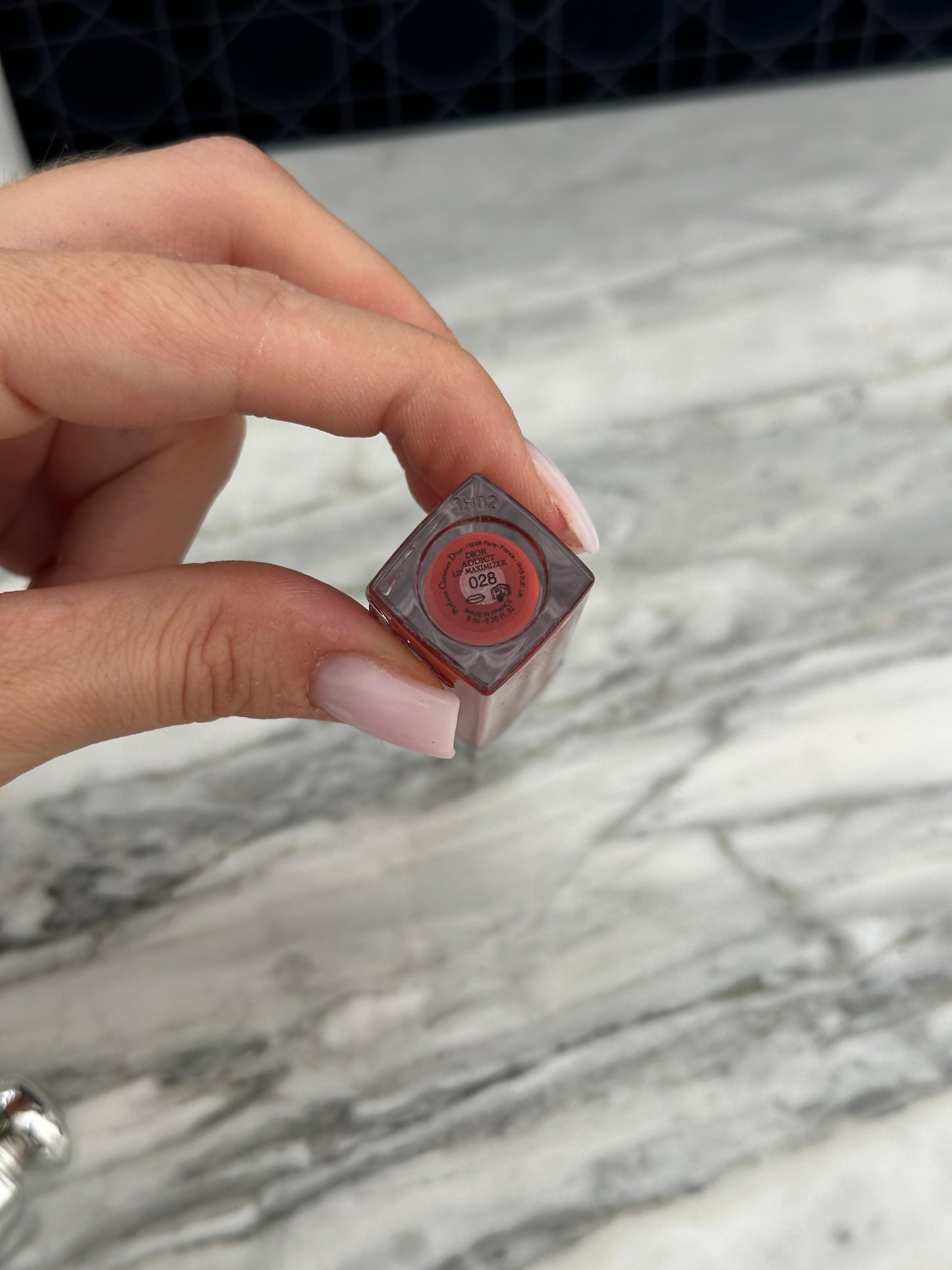 DIOR Addict Lip Maximizer (028)
Plumping Gloss - Instant and Long-Term Volume Effect - 24h Hydration