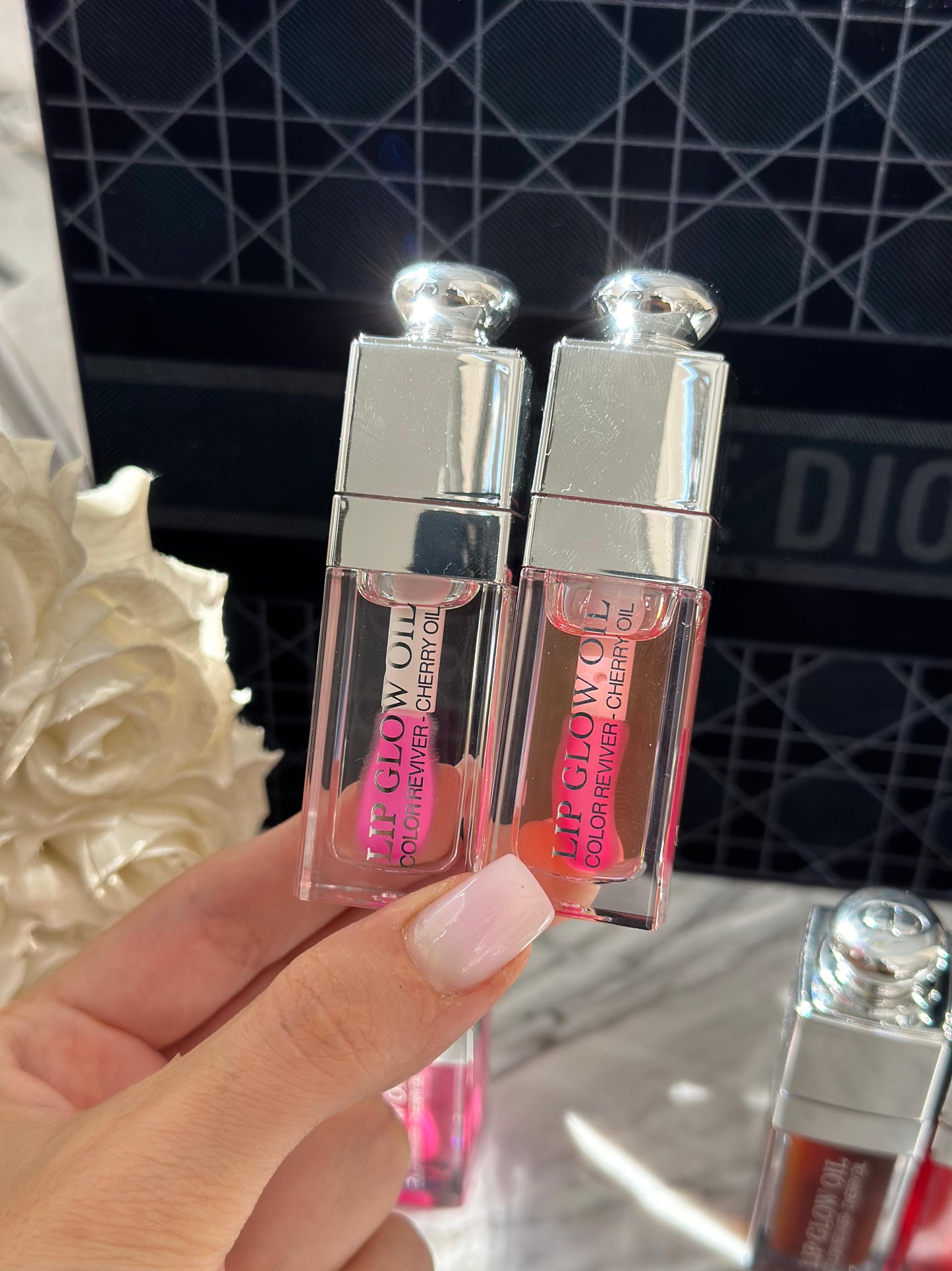 DIOR Addict Lip Glow Oil - Pink
Nourishing Lip Oil - Intense Gloss