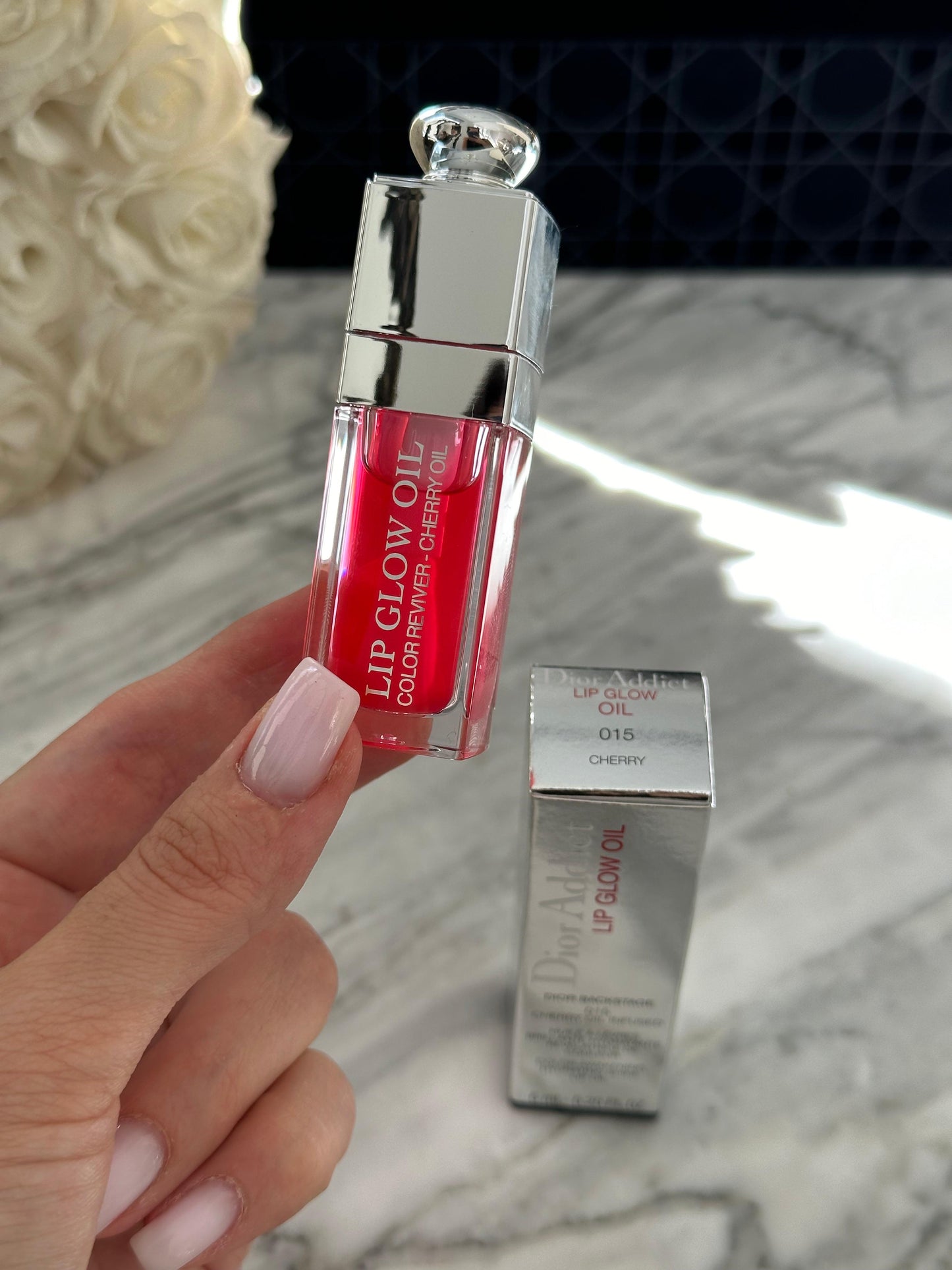 DIOR Addict Lip Glow Oil - Cherry
Nourishing Lip Oil - Intense Gloss