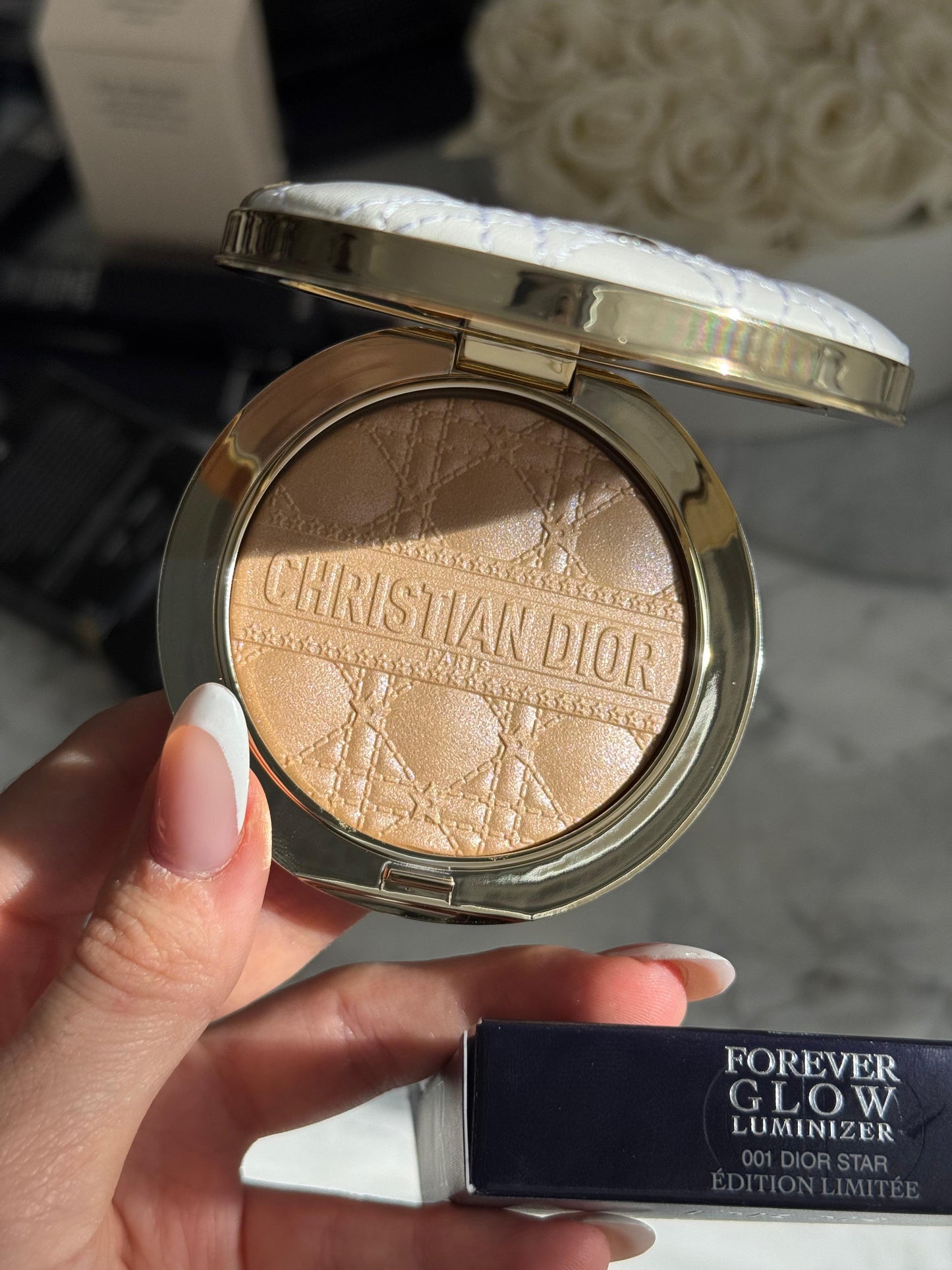 DIOR Forever Glow Luminizer (001 Dior Star) - Limited Edition
Spectacular Highlighter - Long Wear - Infused with Hyaluronic Acid