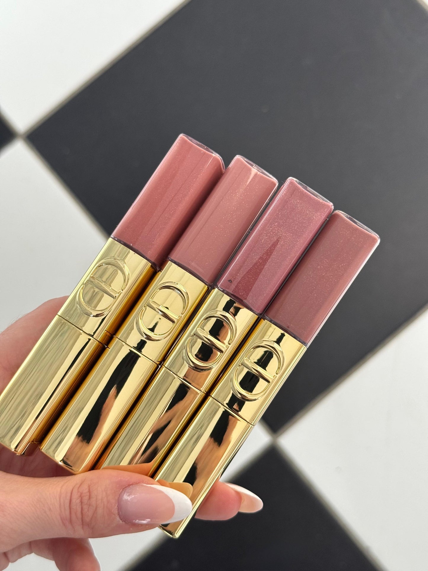 DIOR Rouge Dior Sequin Liquid Duo (220) - Limited Edition
Ultra-Glittery Color, Glossy Shine