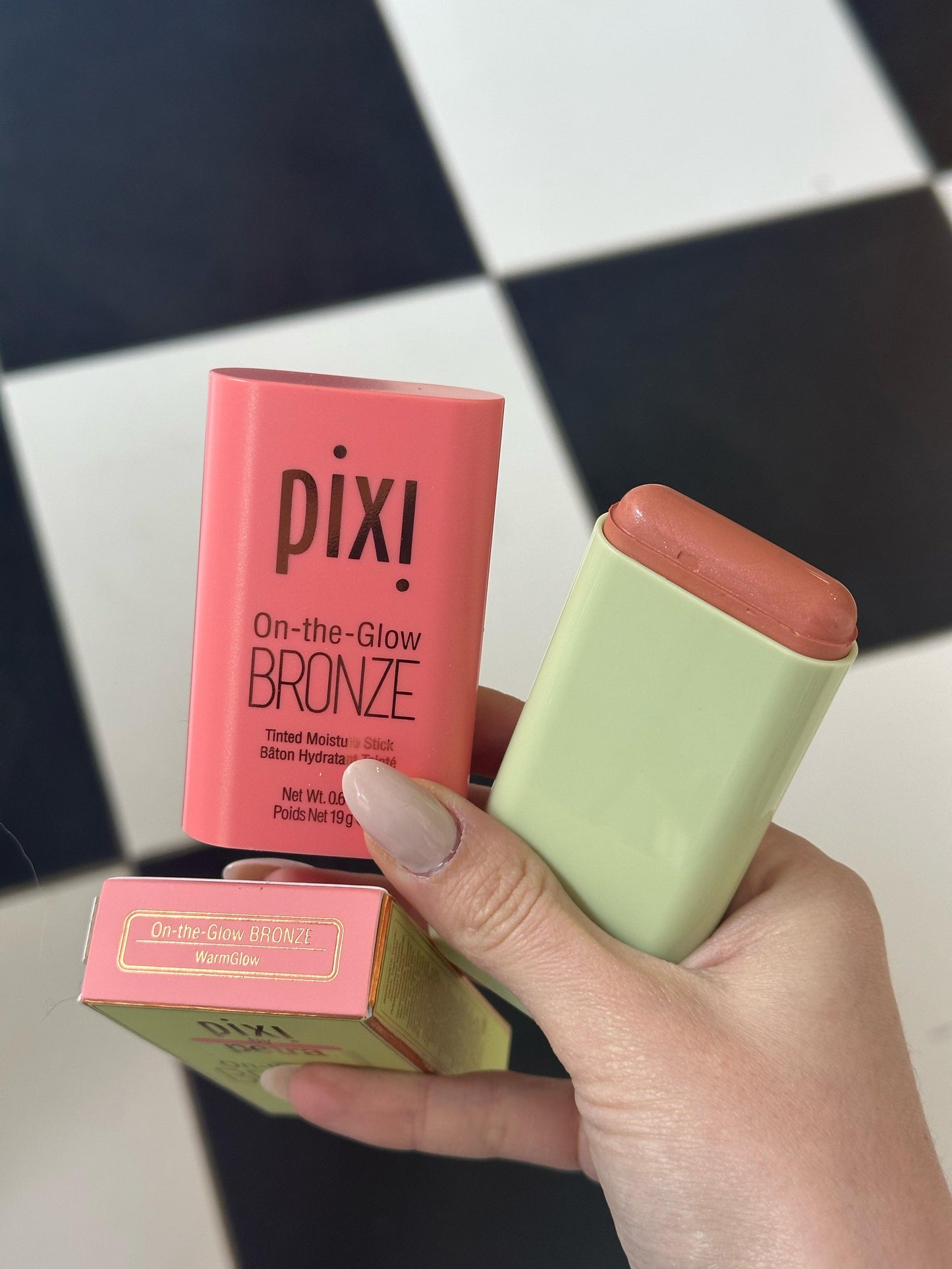 PIXI On-the-Glow Bronze
Tinted Moisture Stick - WarmGlow