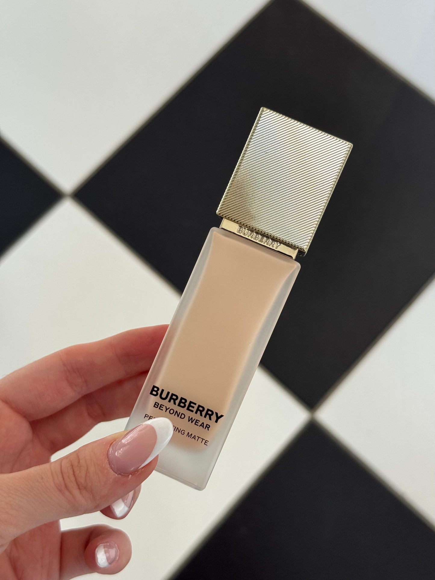 BURBERRY Beyond Wear Perfecting Matte Foundation
