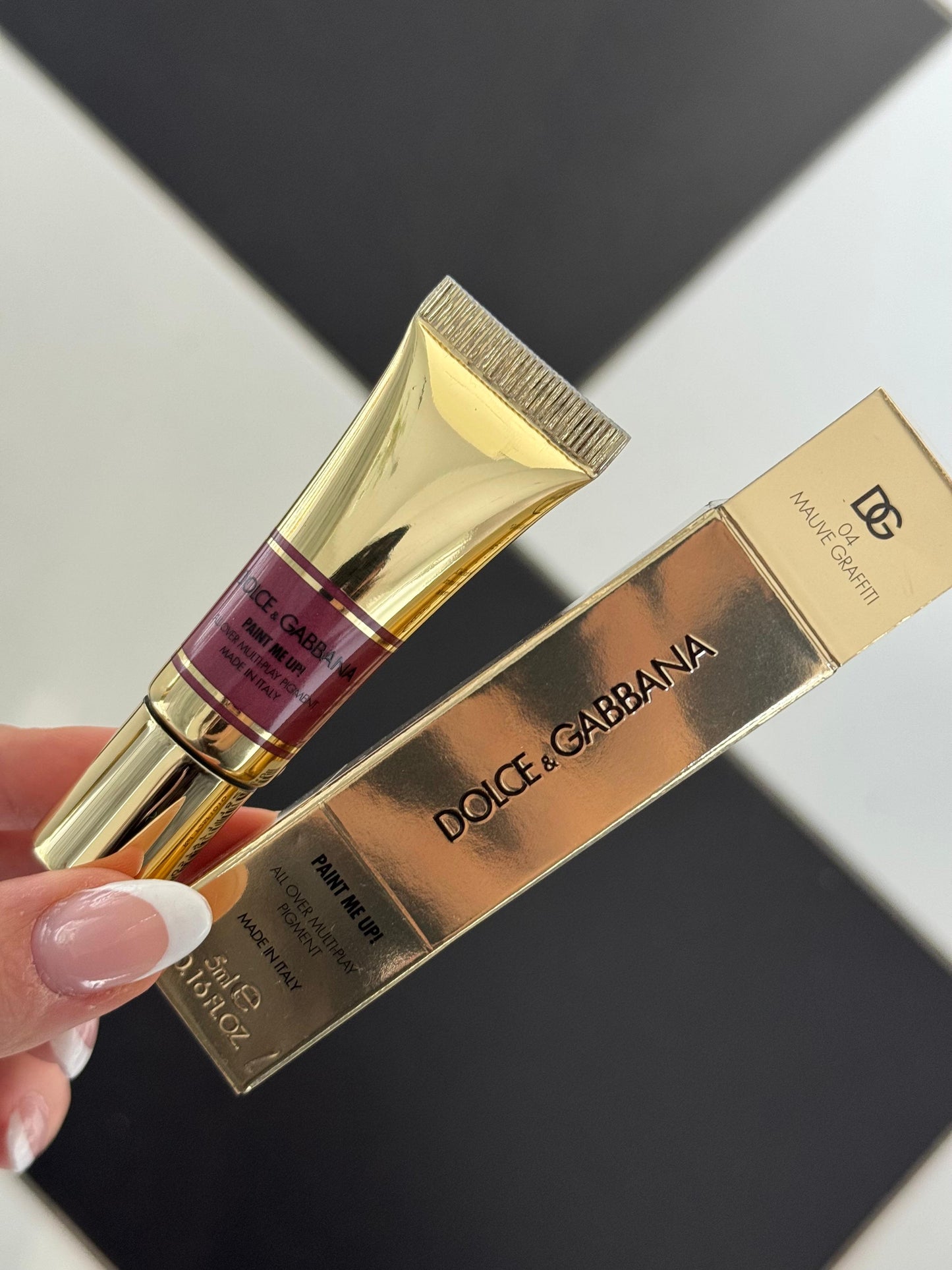 DOLCE&GABBANA Paint Me Up!
All Over Multi-Play Pigment For Face, Eyes And Lips (04)