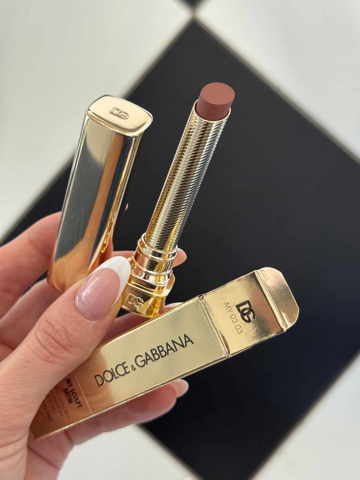 DOLCE&GABBANA My Sculpt Satin
Lasting Color & Hydration Lipstick Stylo - MY 03.03