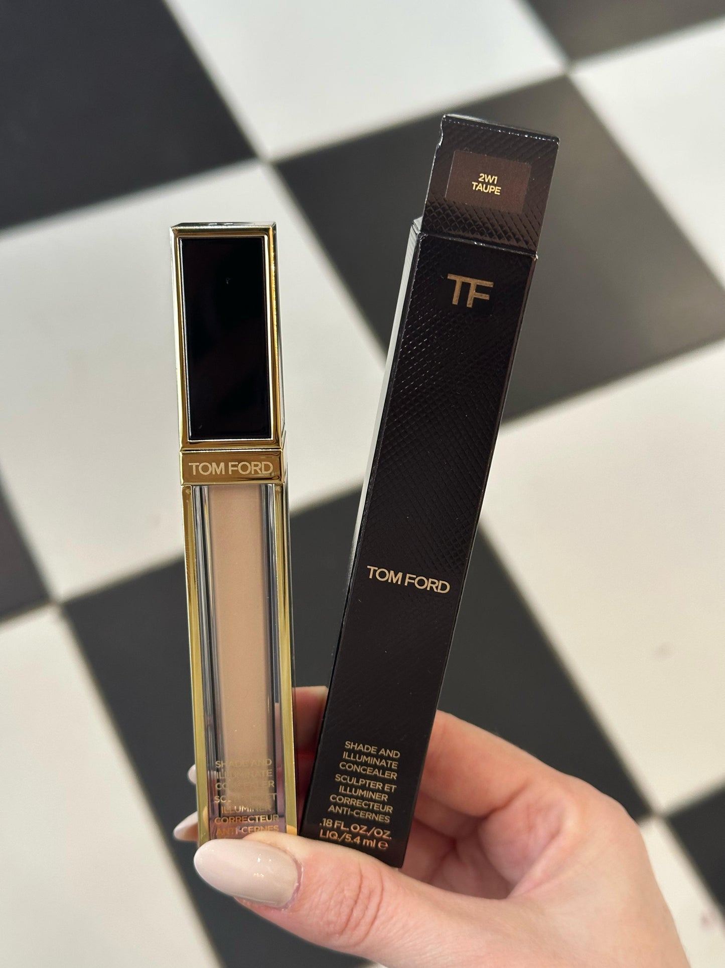 TOM FORD Shade And Illuminate Concealer (2W1)