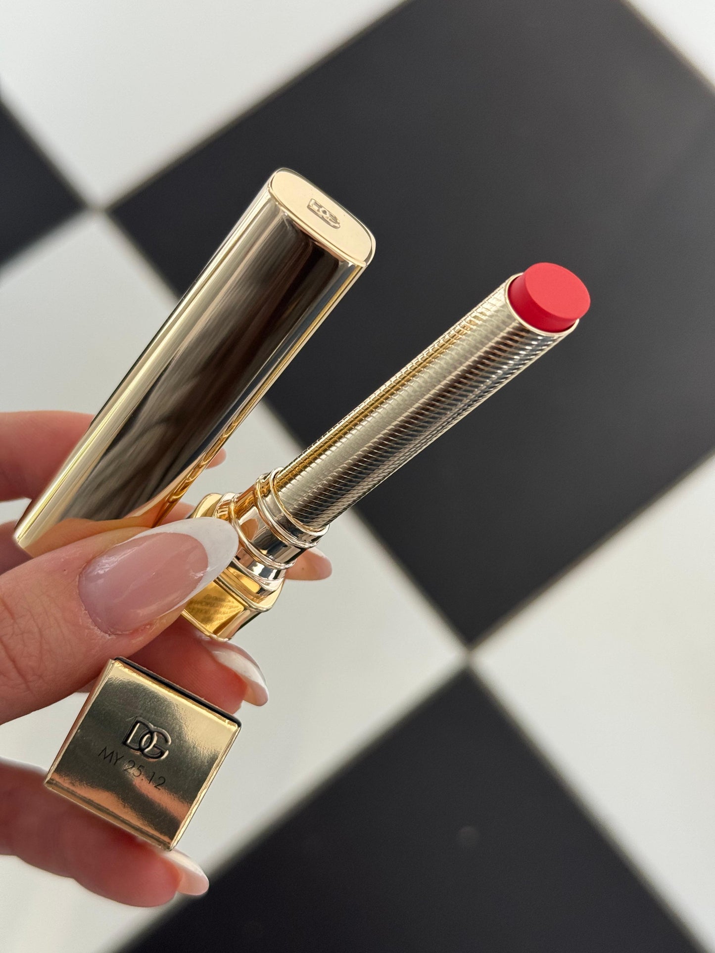 DOLCE&GABBANA My Comfy Matte Lipstick - My 25.12
Instant Rich Color & Hydration Lip Stylo