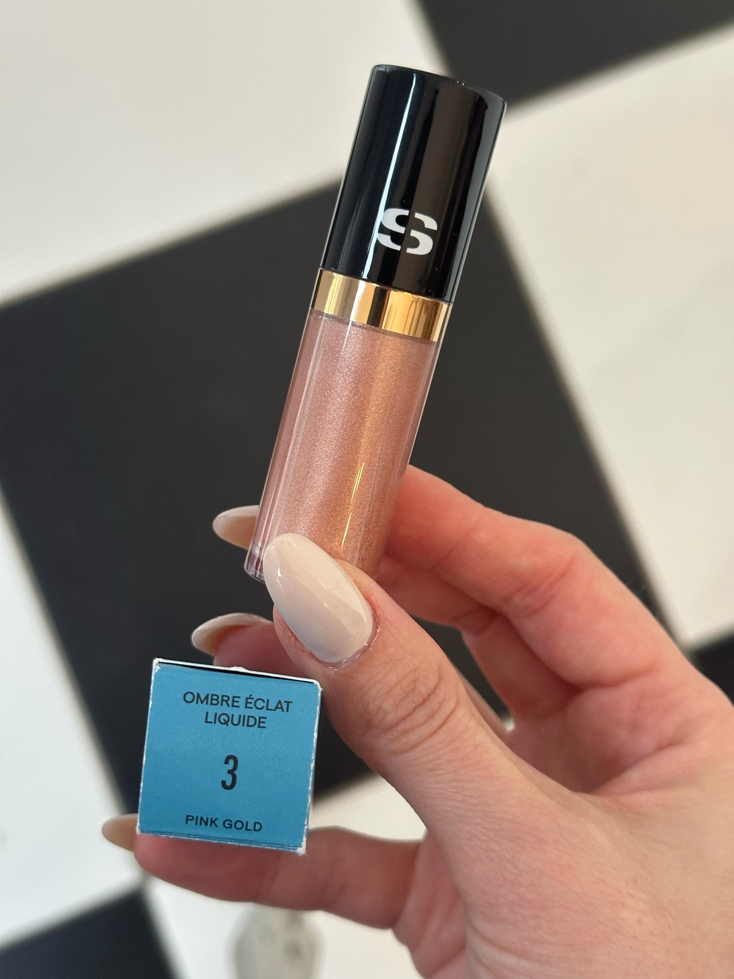 SISLEY Ombre Éclat Longwear Liquide Eyeshadow (3)