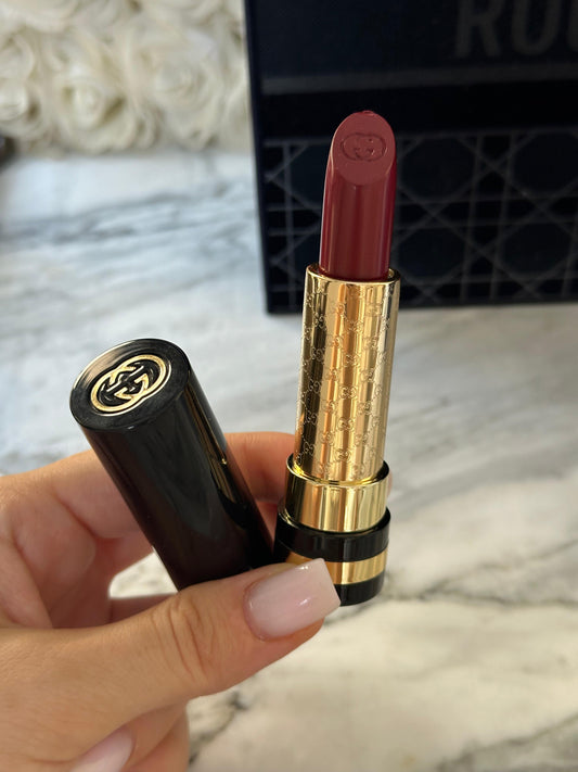 GUCCI Luxurious Pigment Rich Lipstick - Wild Amarena