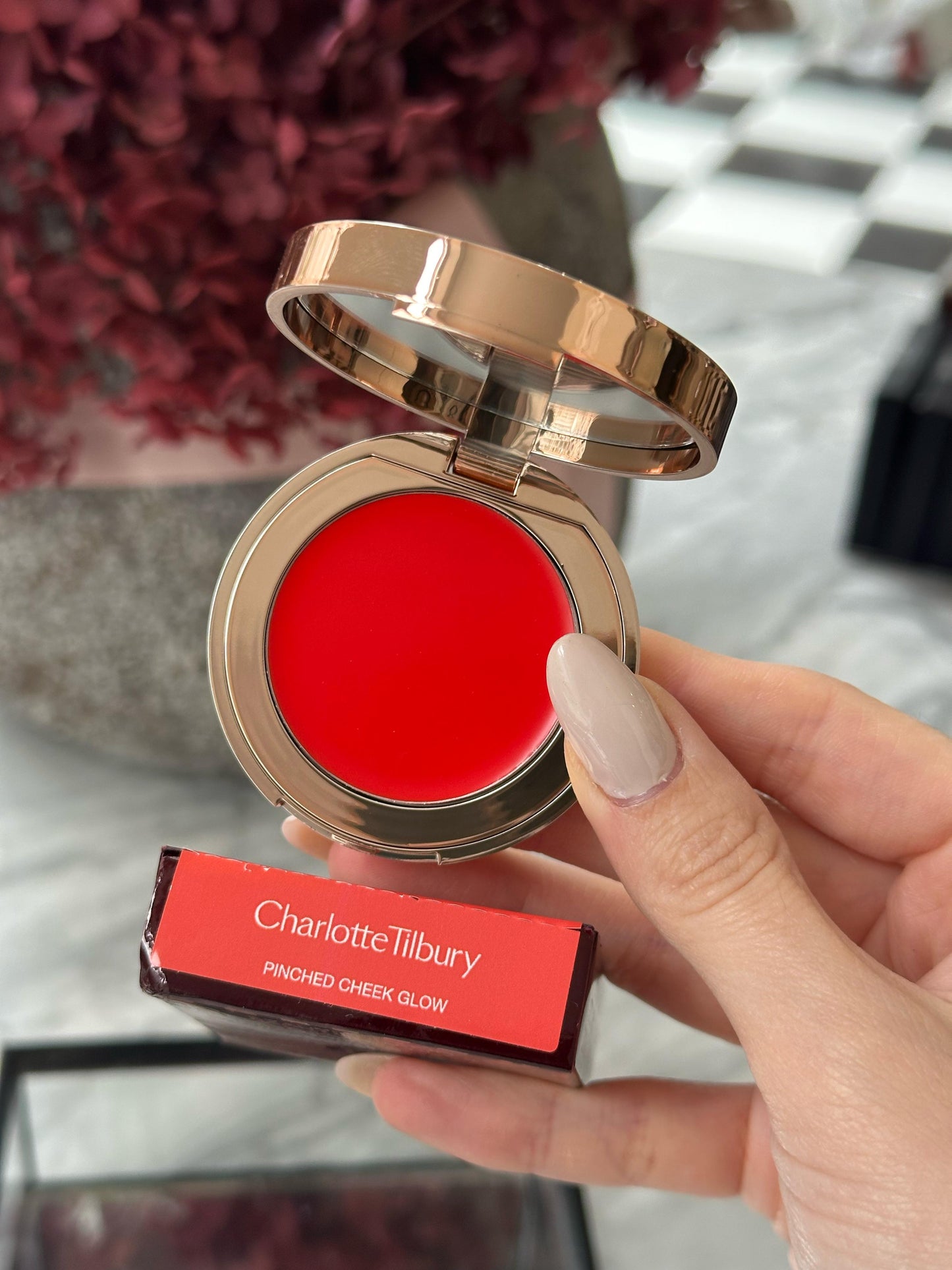 CHARLOTTE TILBURY
Beautiful Skin Island Lip and Cheek - Pinched Cheek Glow