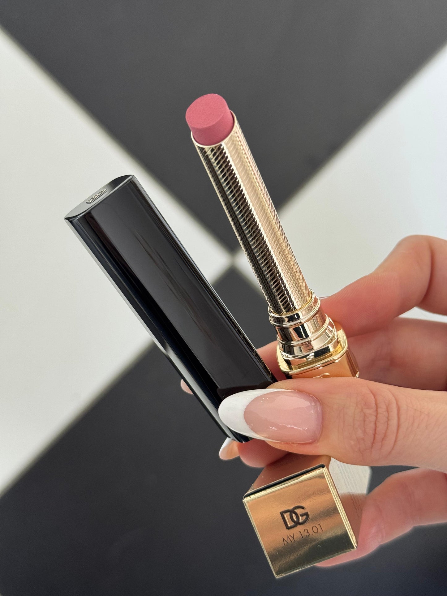 DOLCE&GABBANA My Comfy Matte Lipstick - My 13.01
Instant Rich Color & Hydration Lip Stylo