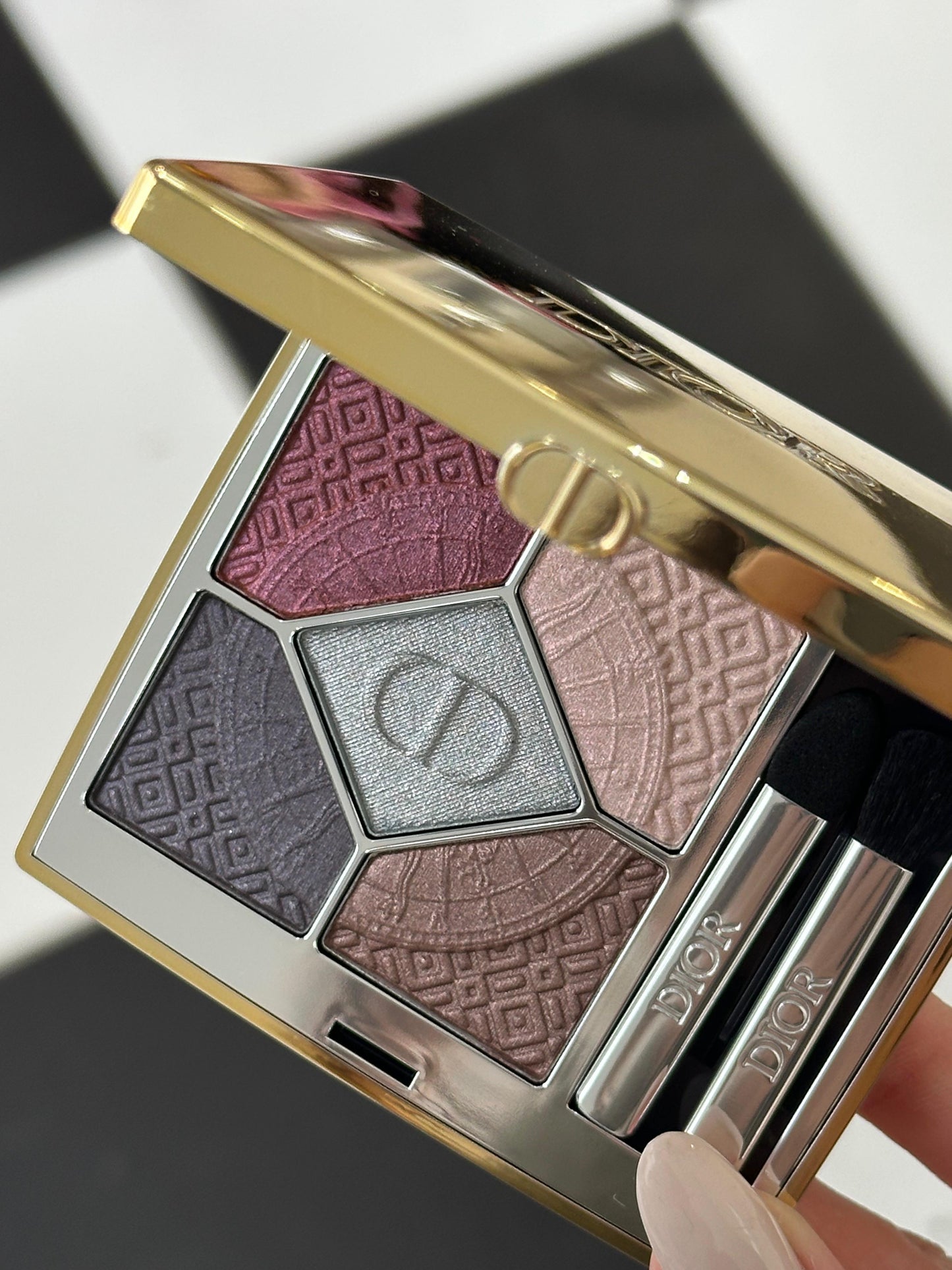 DIOR Diorshow 5 Couleurs - Limited Edition (863)
High-Color Eyeshadow Wardrobe - Longwear Creamy Powder