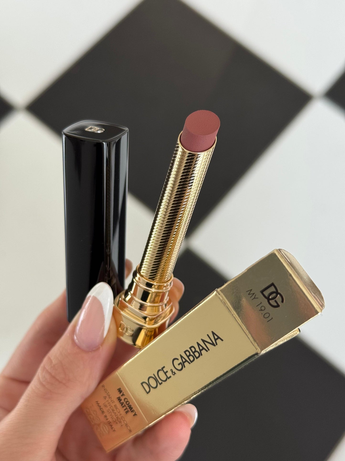 DOLCE&GABBANA My Comfy Matte Lipstick - My 19.01
Instant Rich Color & Hydration Lip Stylo