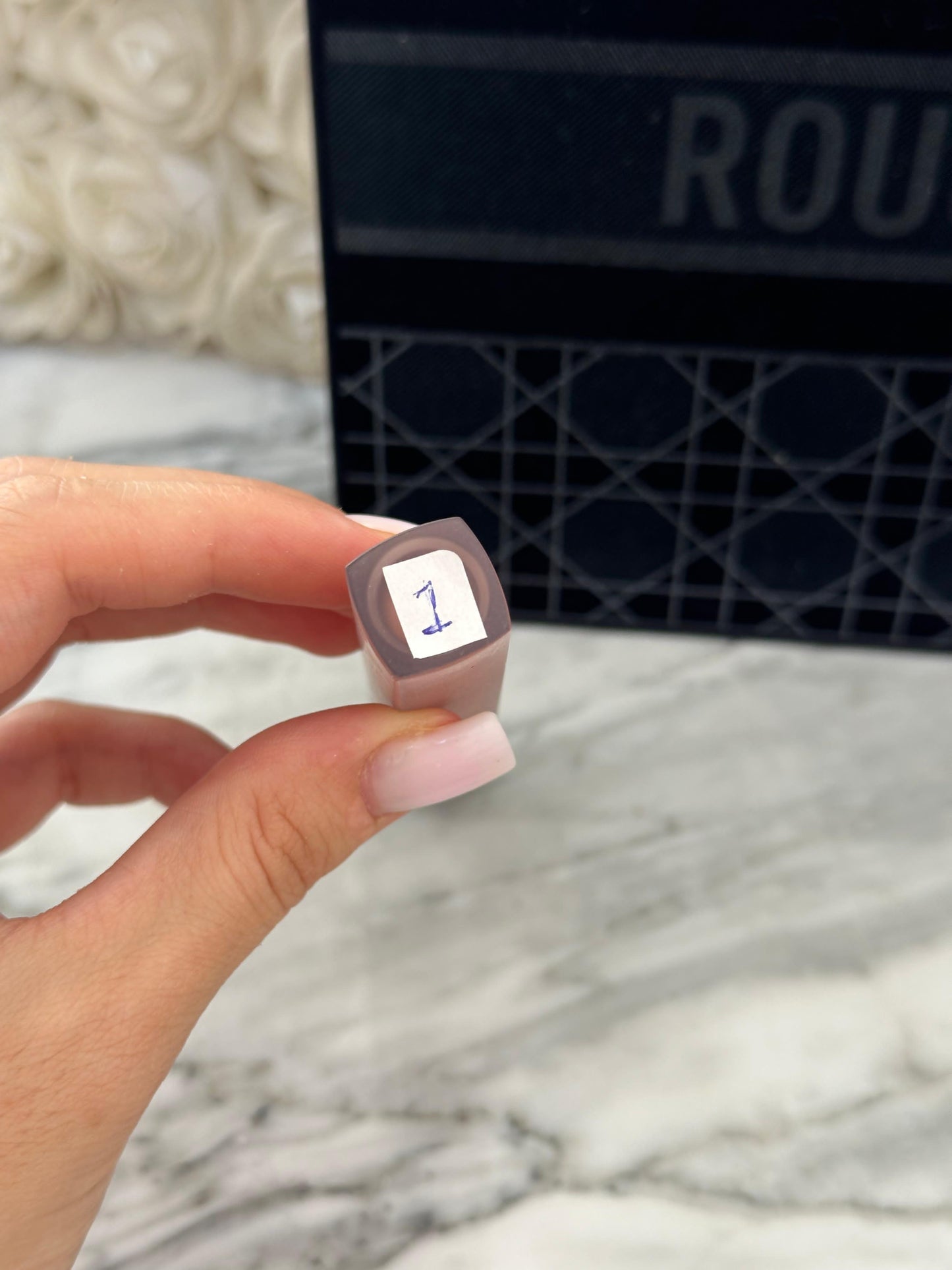 HUDA BEAUTY Liquid Matte Ultra-Comfort Transfer-Proof Lipstick (1)