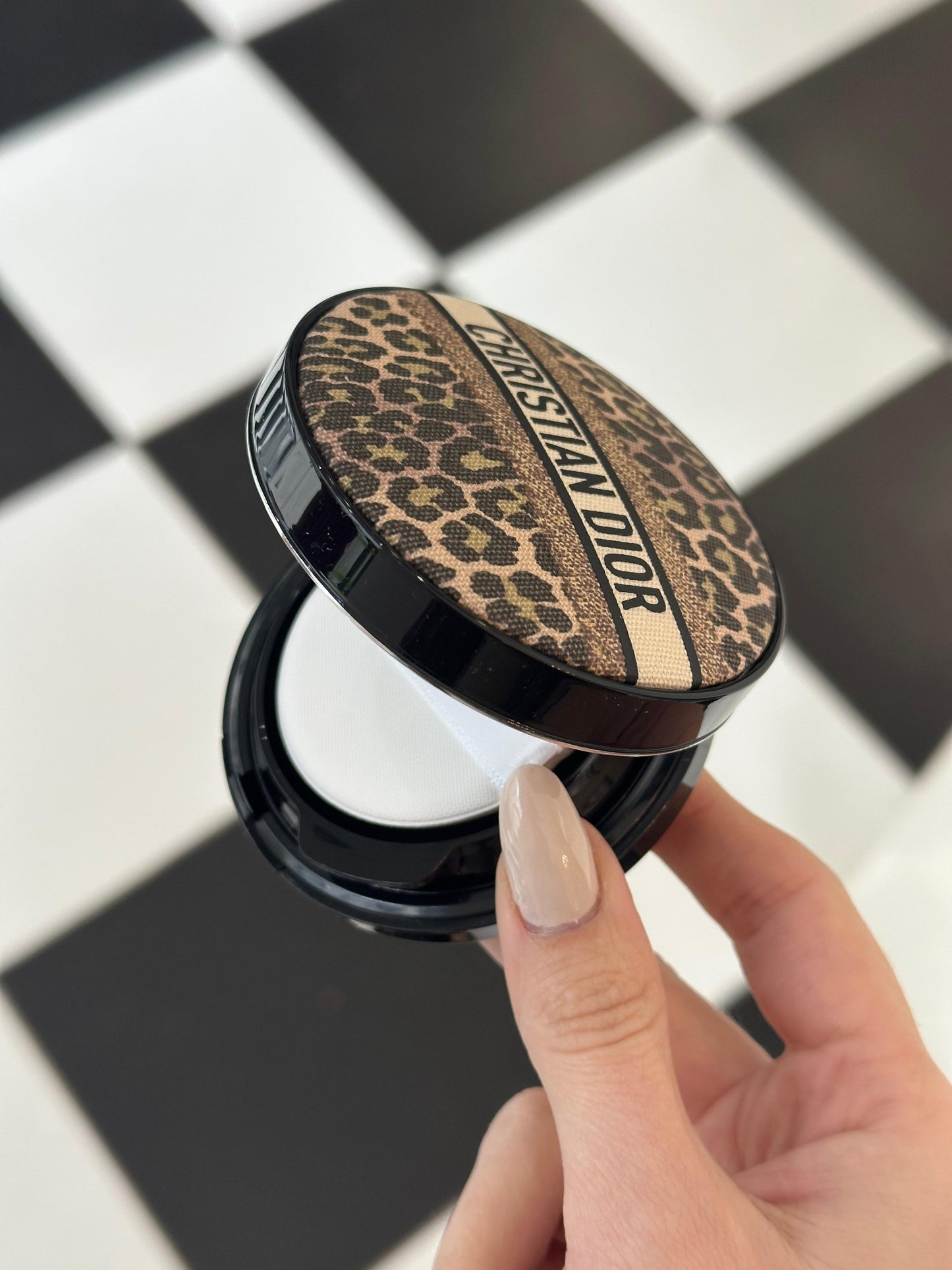 DIOR Forever Perfect Cushion - Mitzah Limited Edition
24H Foundation, Moisturizing Infused With Floral Skincare