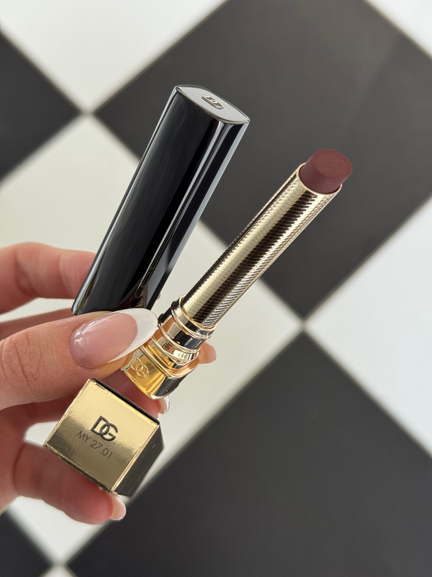 DOLCE&GABBANA My Comfy Matte Lipstick - My 27.01
Instant Rich Color & Hydration Lip Stylo