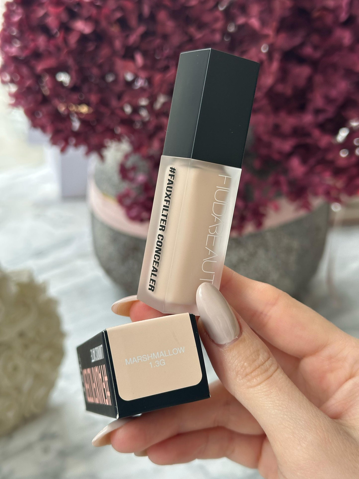 HUDA BEAUTY FauxFilter Luminous Matte Concealer (1.3G)