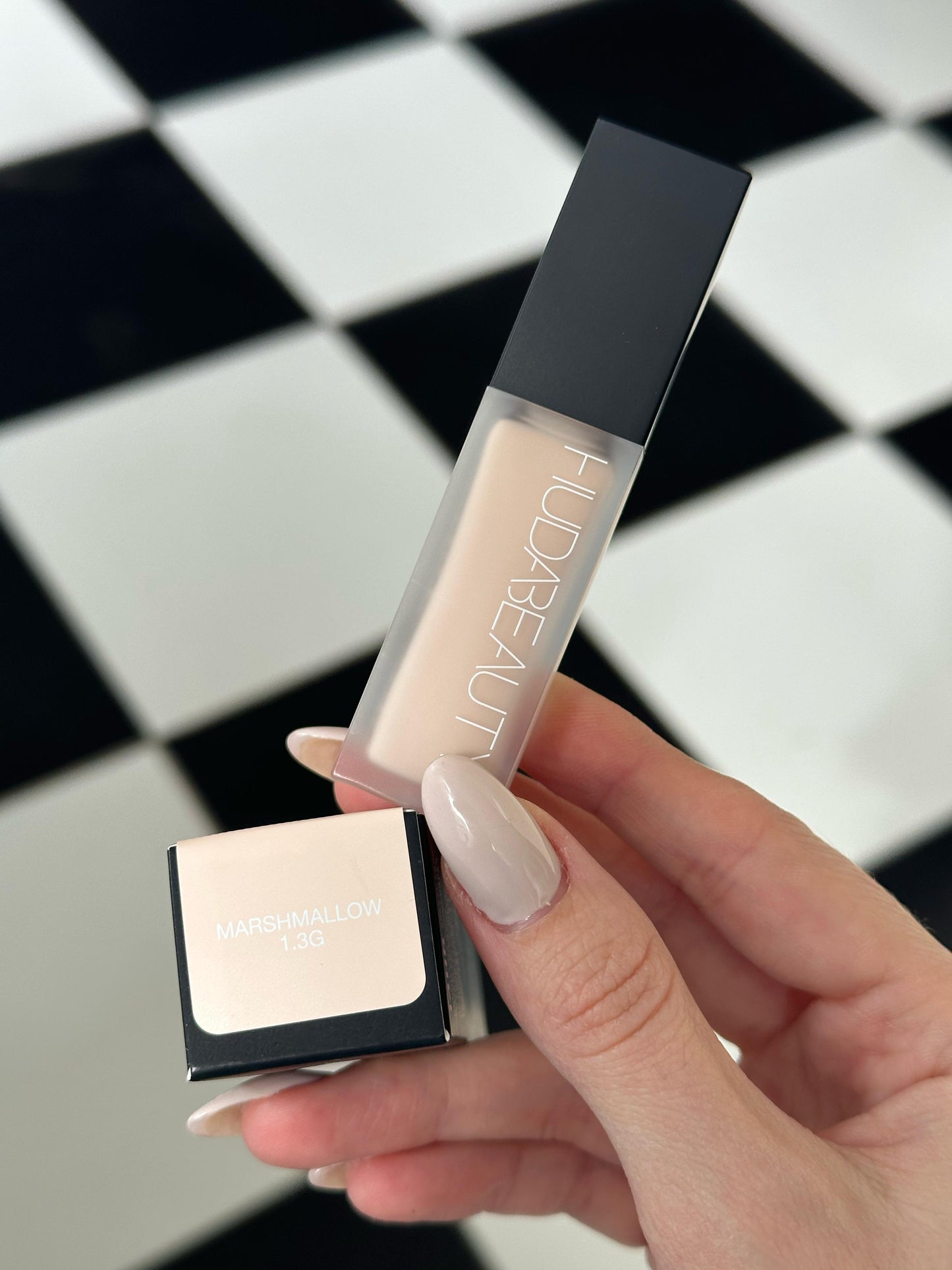 HUDA BEAUTY FauxFilter Luminous Matte Concealer (1.3G)