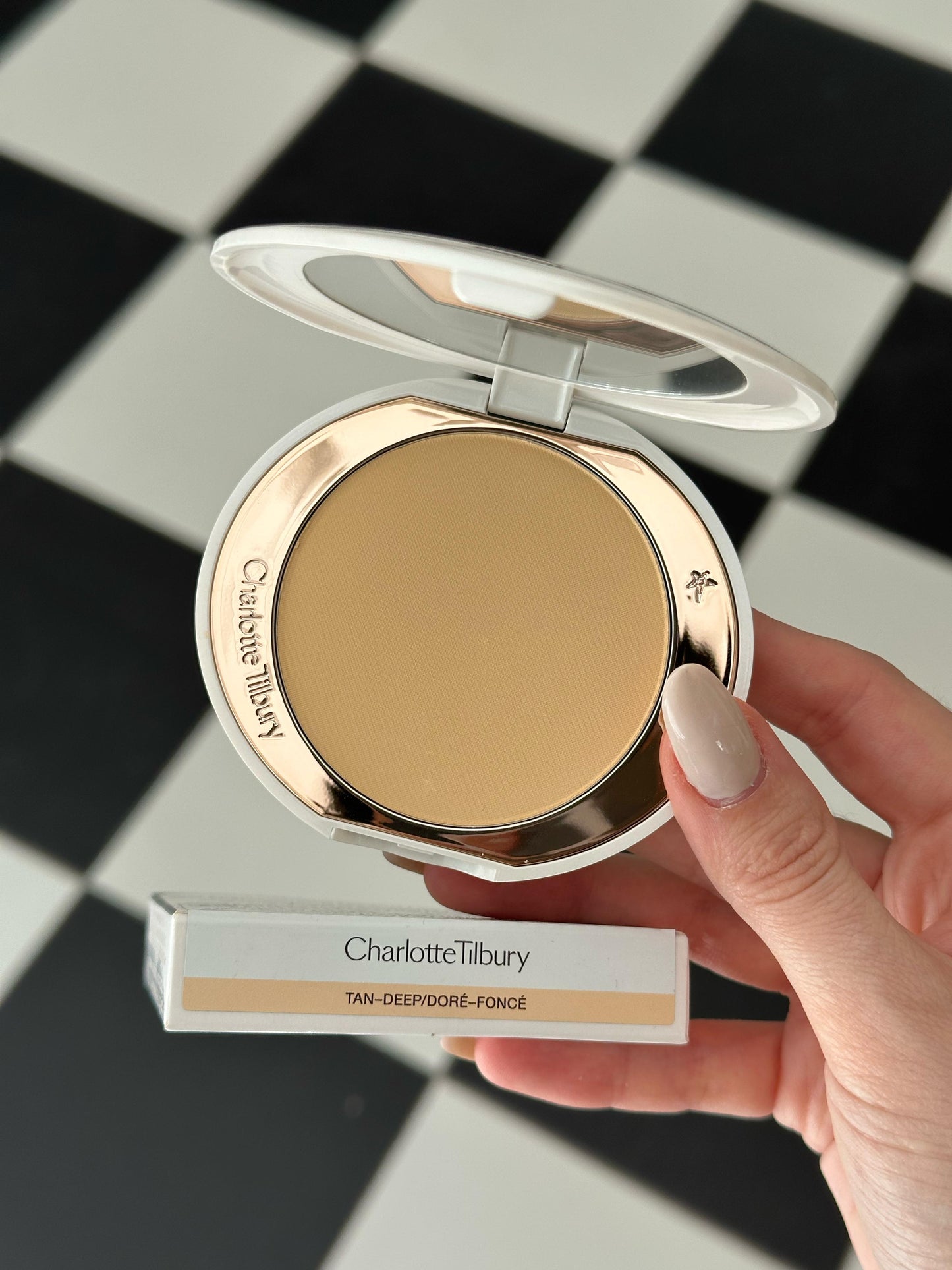 CHARLOTTE TILBURY Airbrush Brightening Flawless Finish - Tan Deep