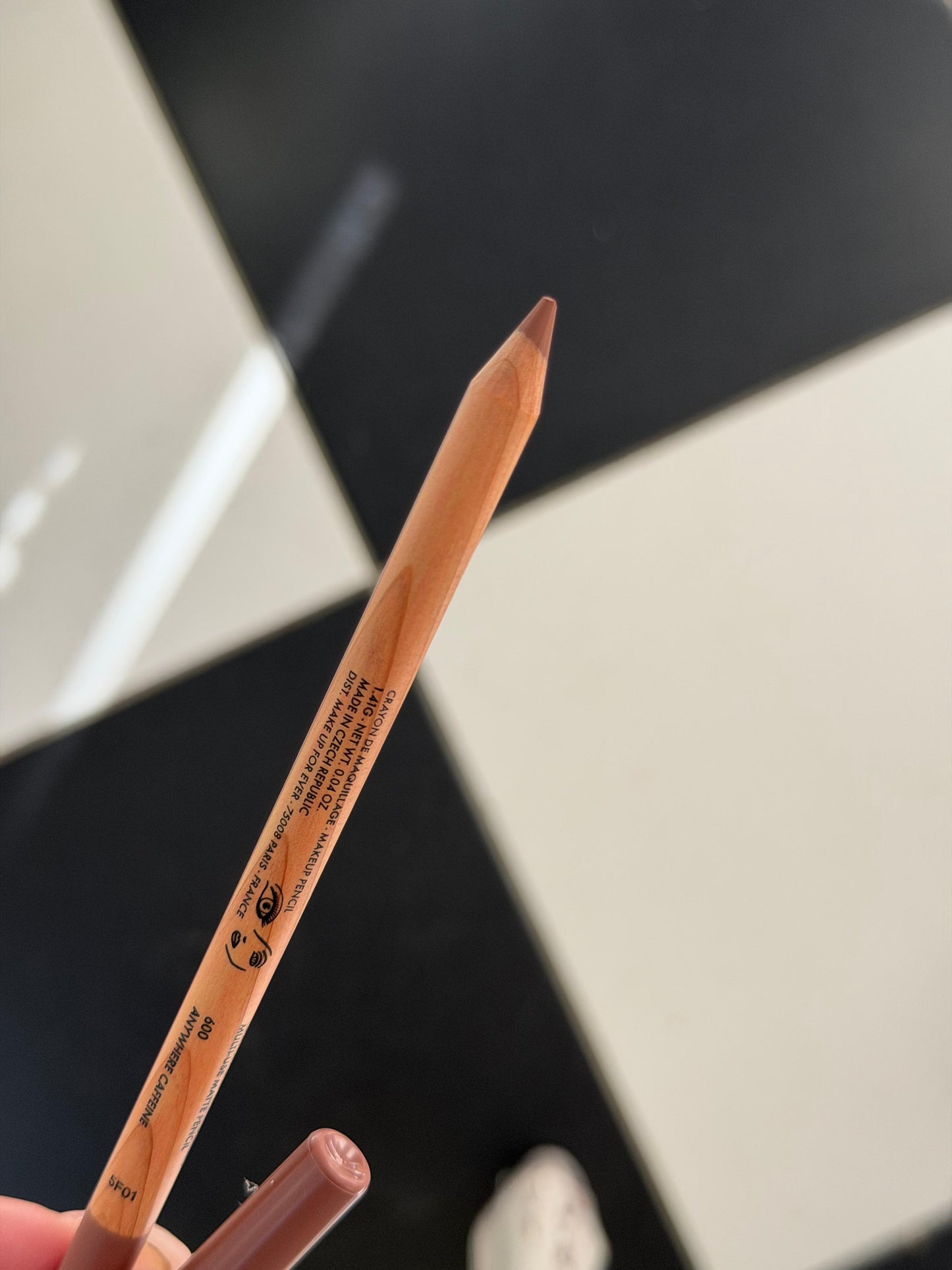 MAKE UP FOR EVER
Artist Color Pencil (600)
Brow, Eye & Lip Liner