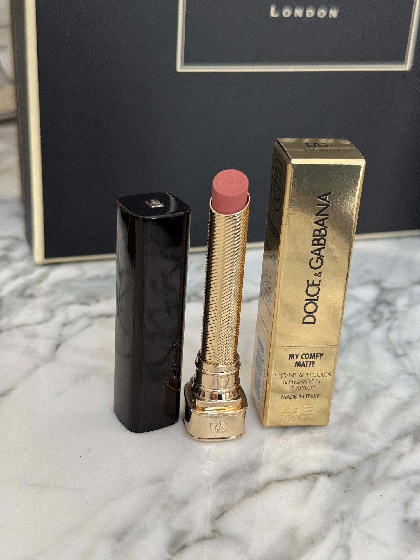DOLCE&GABBANA My Comfy Matte Lipstick - My 20.03
Instant Rich Color & Hydration Lip Stylo
