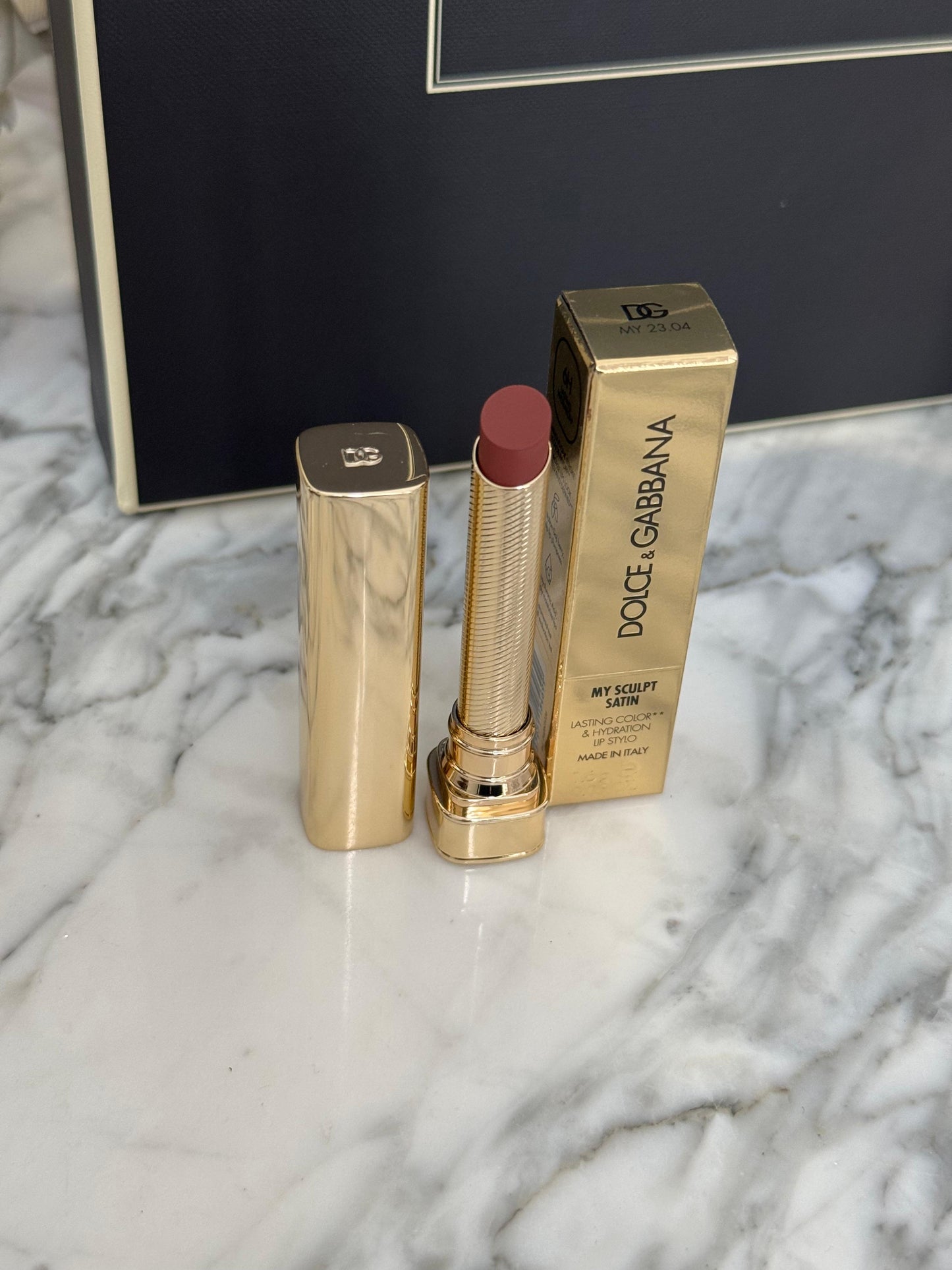 DOLCE&GABBANA My Sculpt Satin
Lasting Color & Hydration Lipstick Stylo - MY 23.04