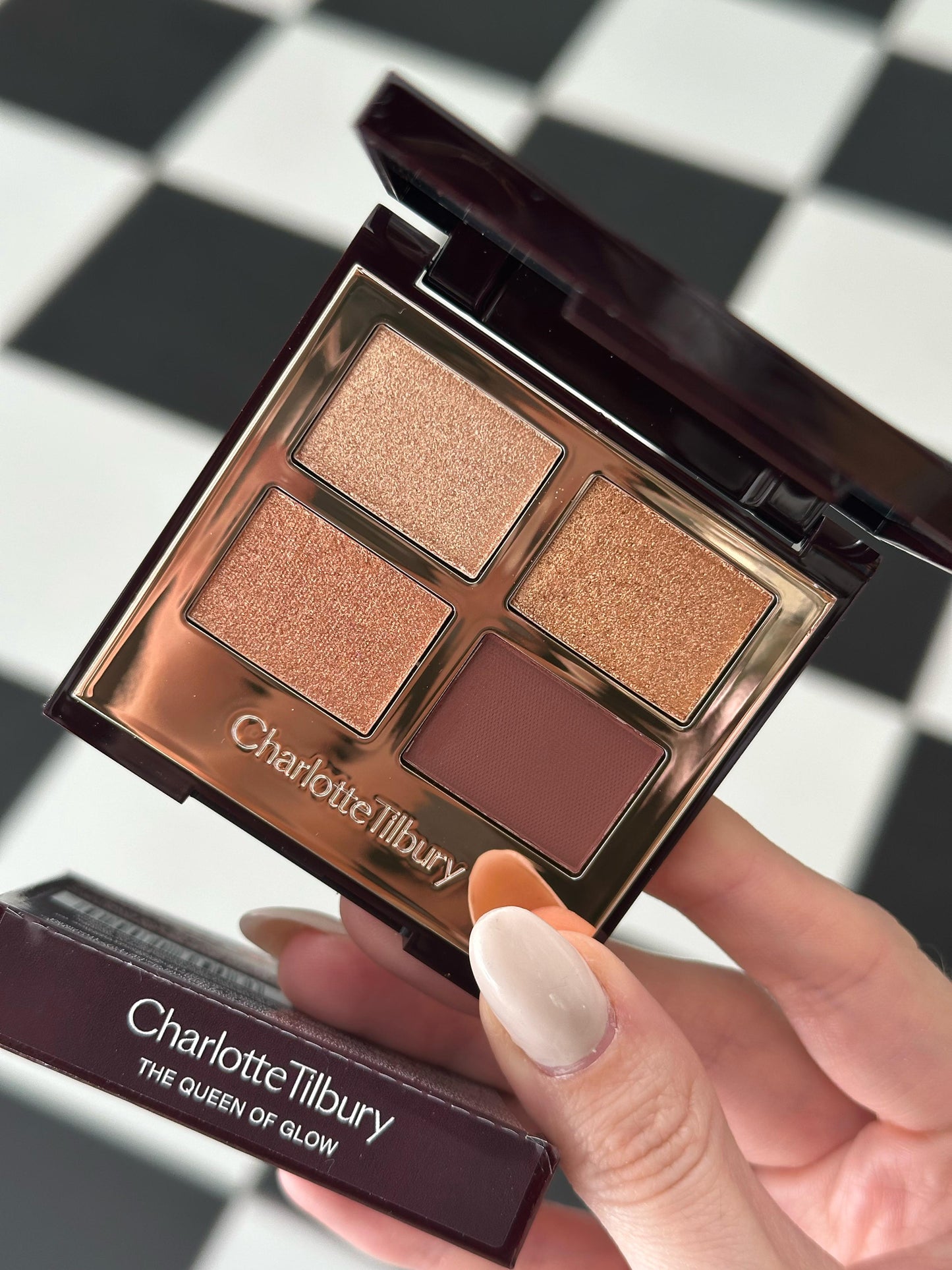 CHARLOTTE TILBURY Luxury EyeShadow Palette - Queen Of Glow