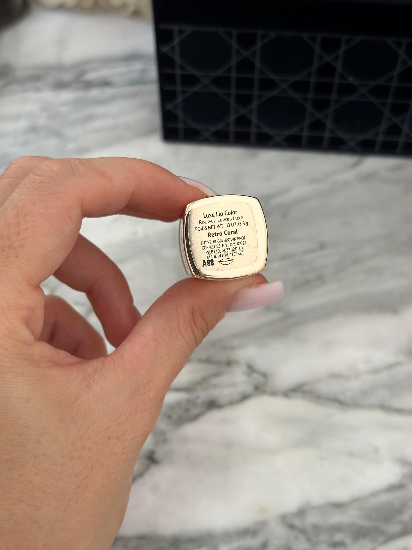 BOBBI BROWN Luxe Matte Lip Color - Retro Coral (Pa kuti)