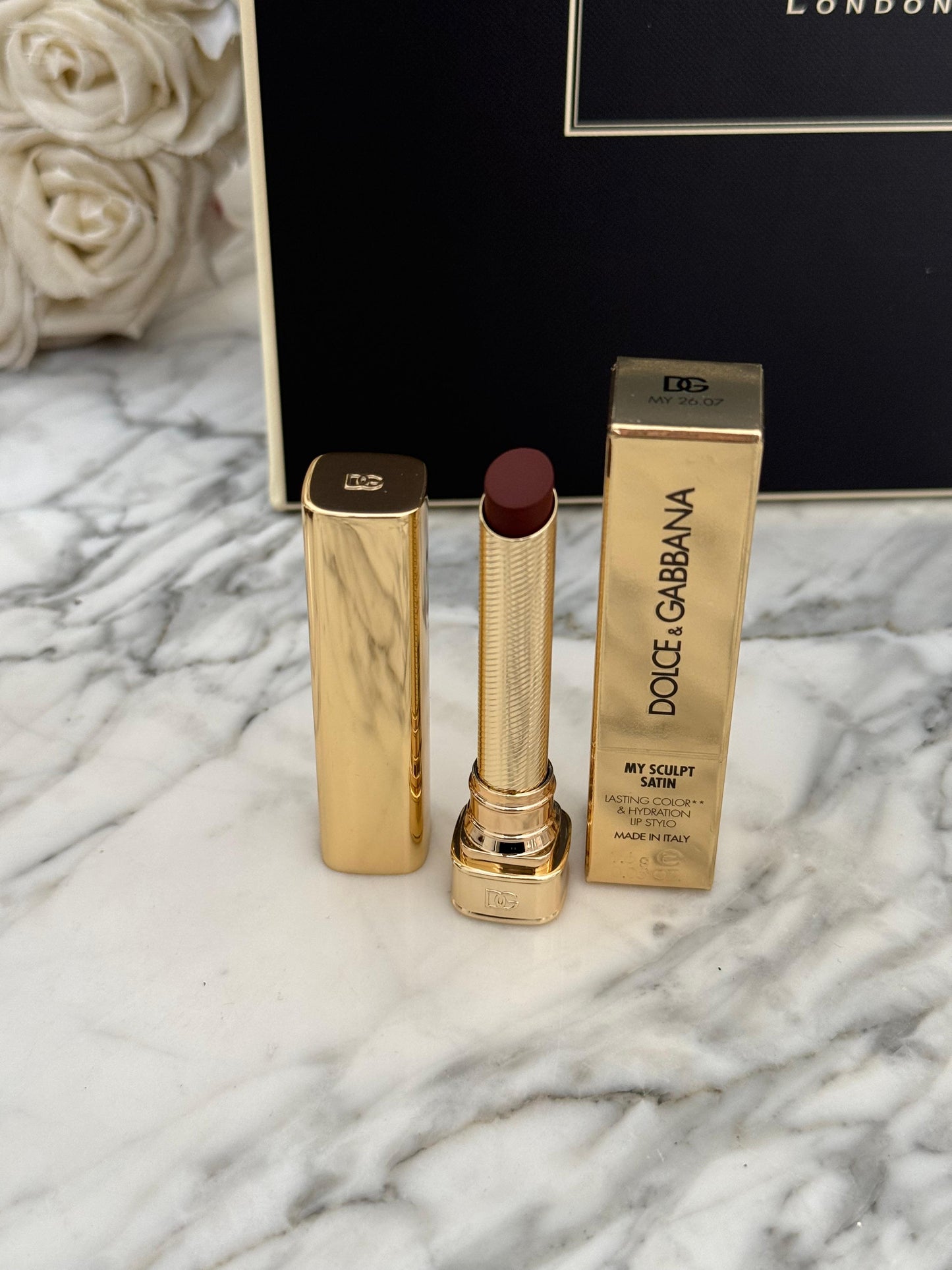 DOLCE&GABBANA My Sculpt Satin
Lasting Color & Hydration Lipstick Stylo - MY 26.07