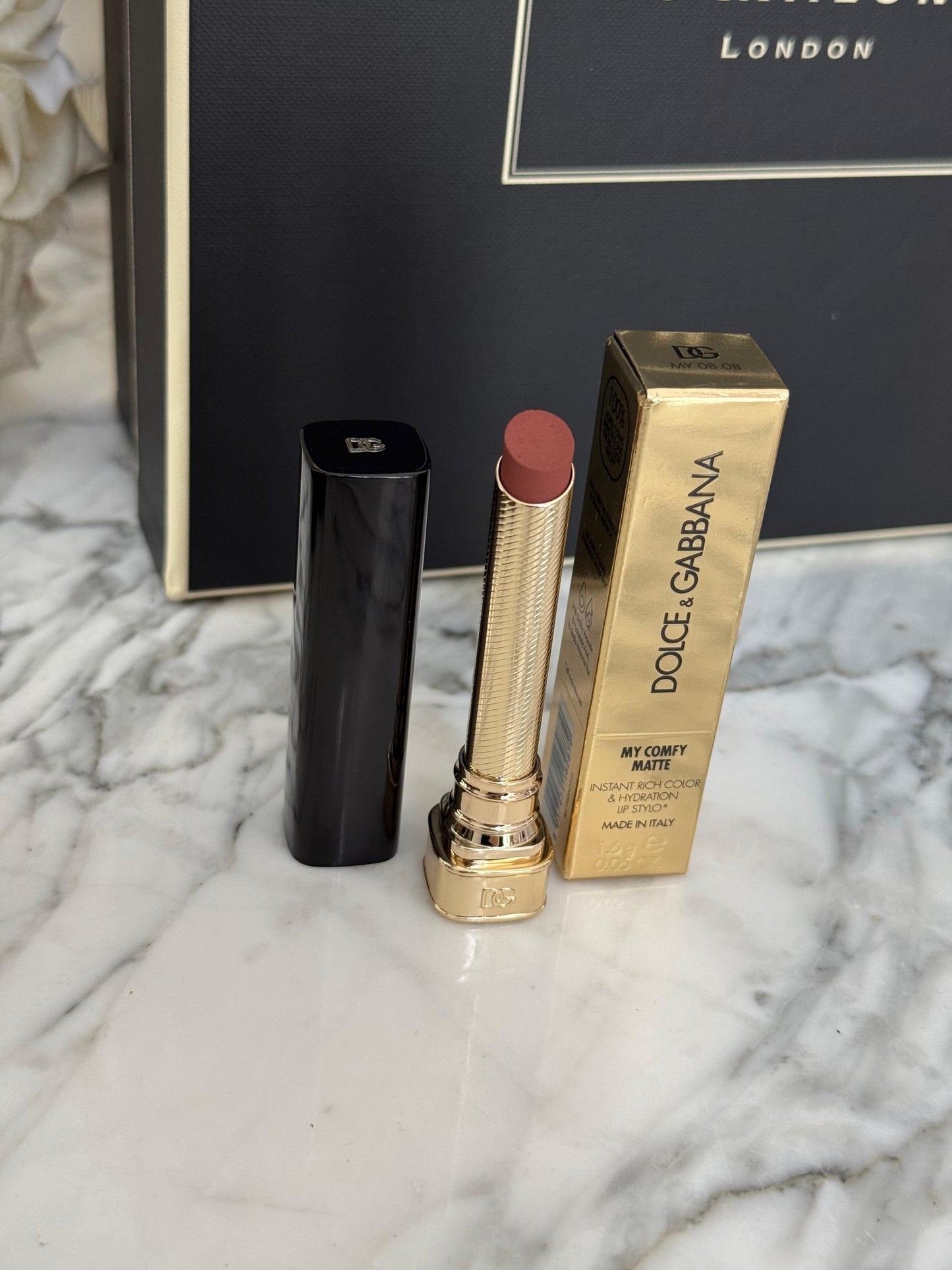 DOLCE&GABBANA My Comfy Matte Lipstick - My 08.08
Instant Rich Color & Hydration Lip Stylo