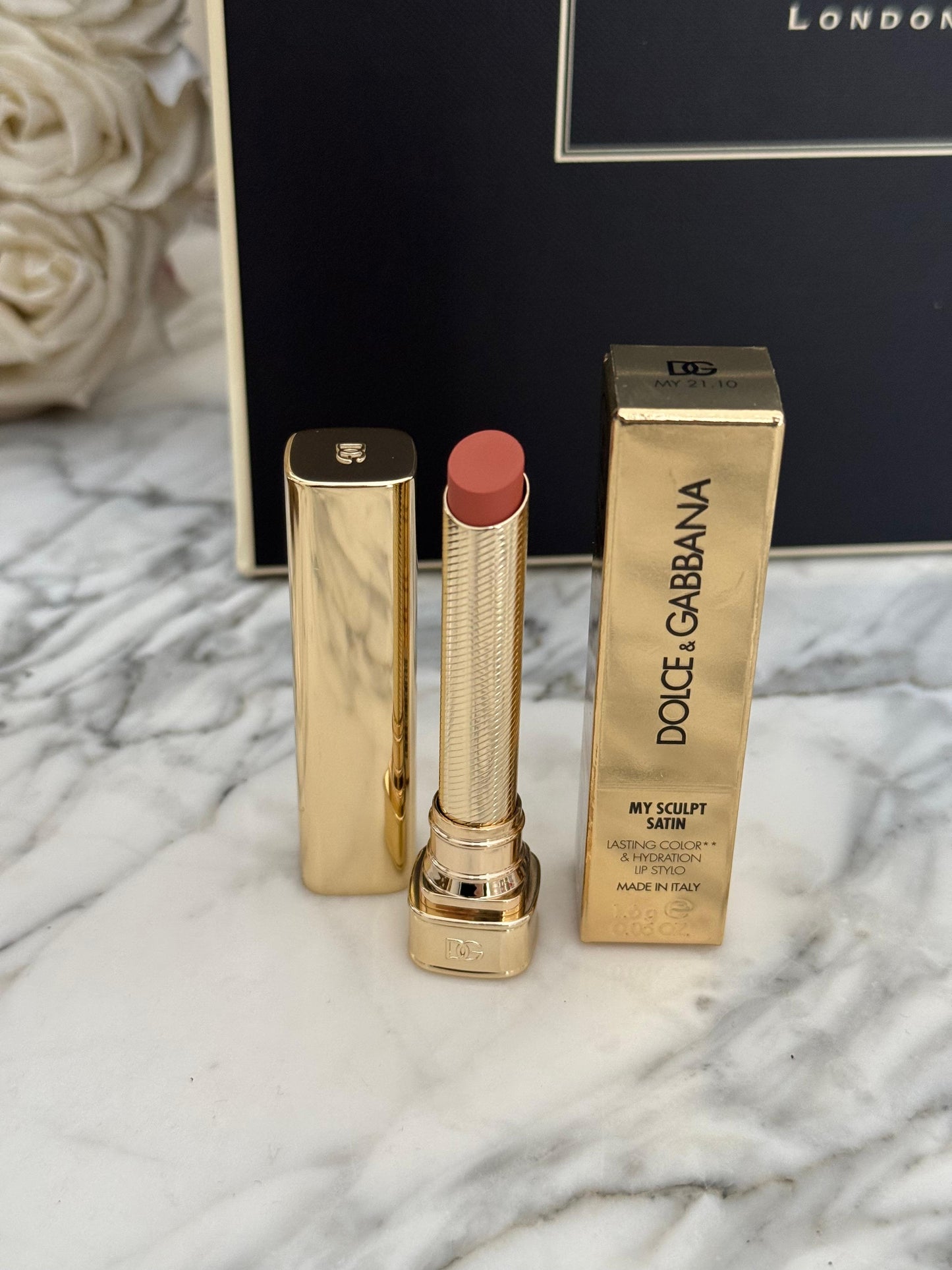 DOLCE&GABBANA My Sculpt Satin
Lasting Color & Hydration Lipstick Stylo - MY 21.10