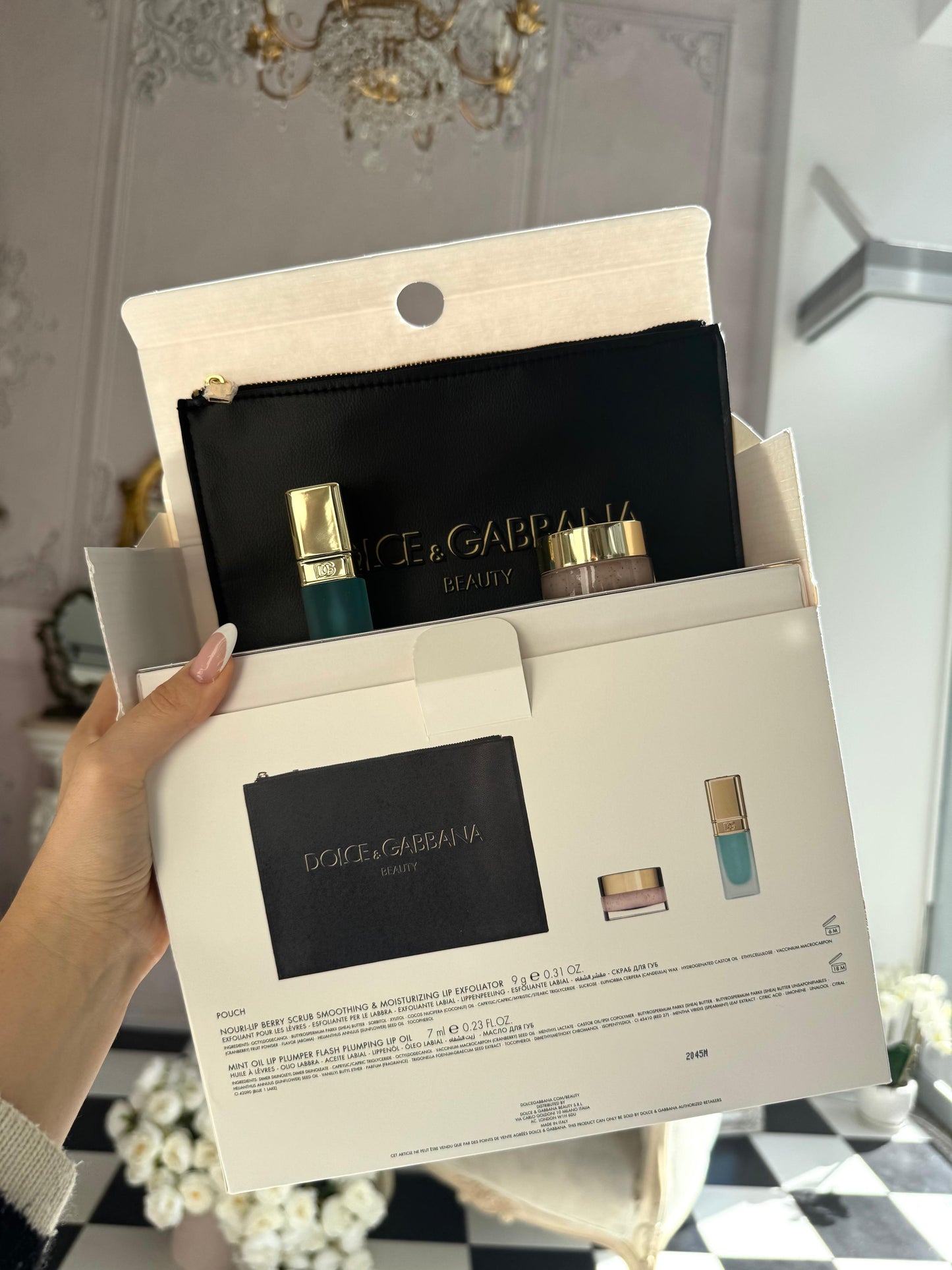 DOLCE&GABBANA
Gift Set Nouri Lip Berry Scrub + Mint Oil Lip Plumper + Make Up Pouch