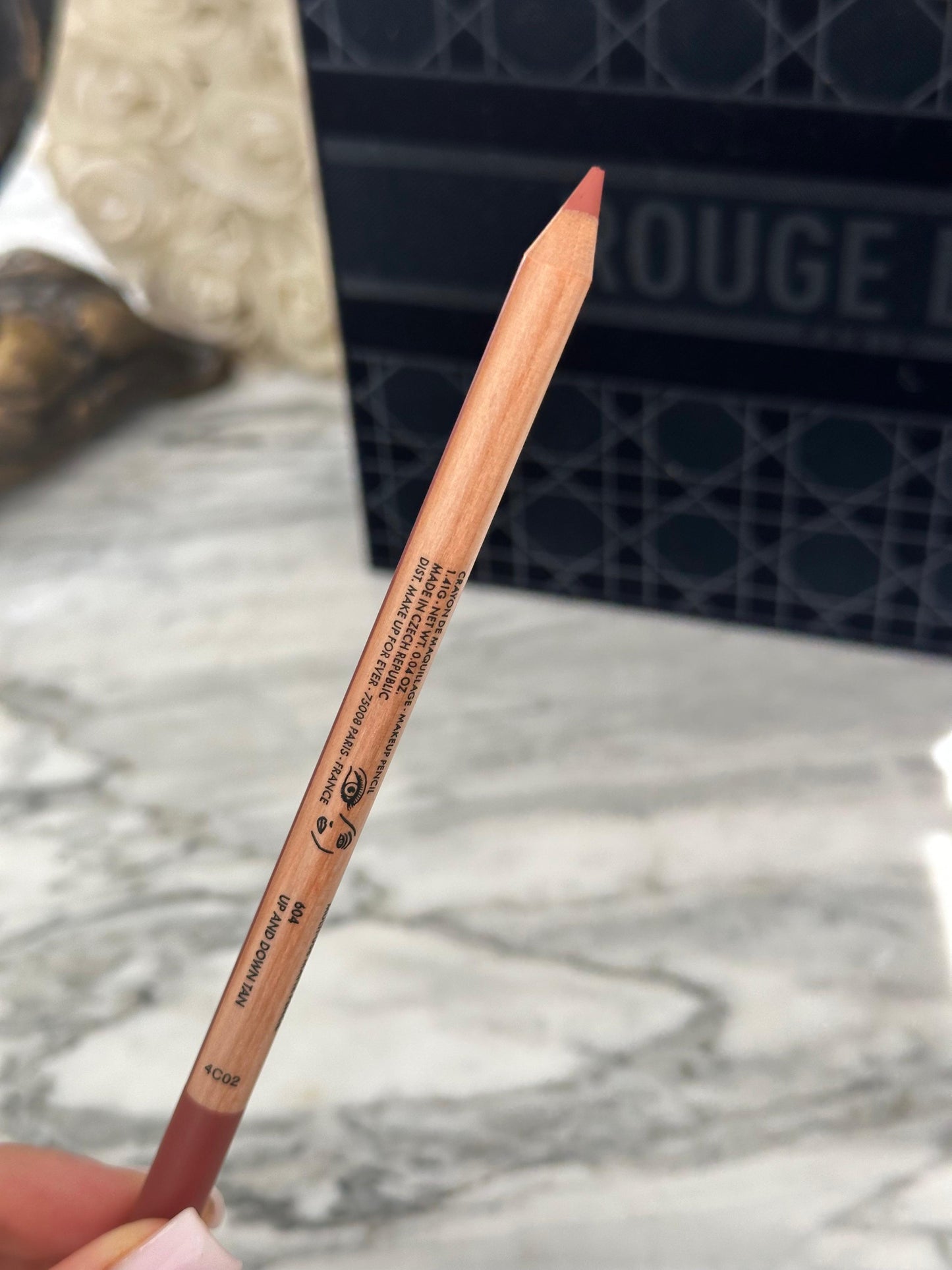 MAKE UP FOR EVER
Artist Color Pencil (604)
Brow, Eye & Lip Liner