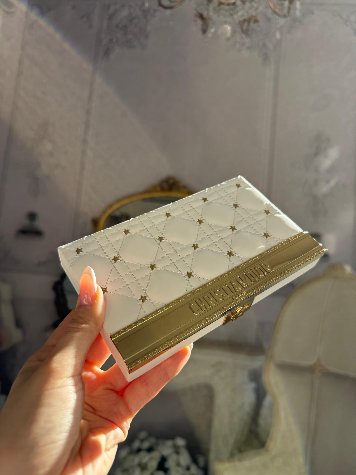 DIOR Couture Palette - Limited Edition
Iconic Makeup Colors - Face, Eyes and Lips